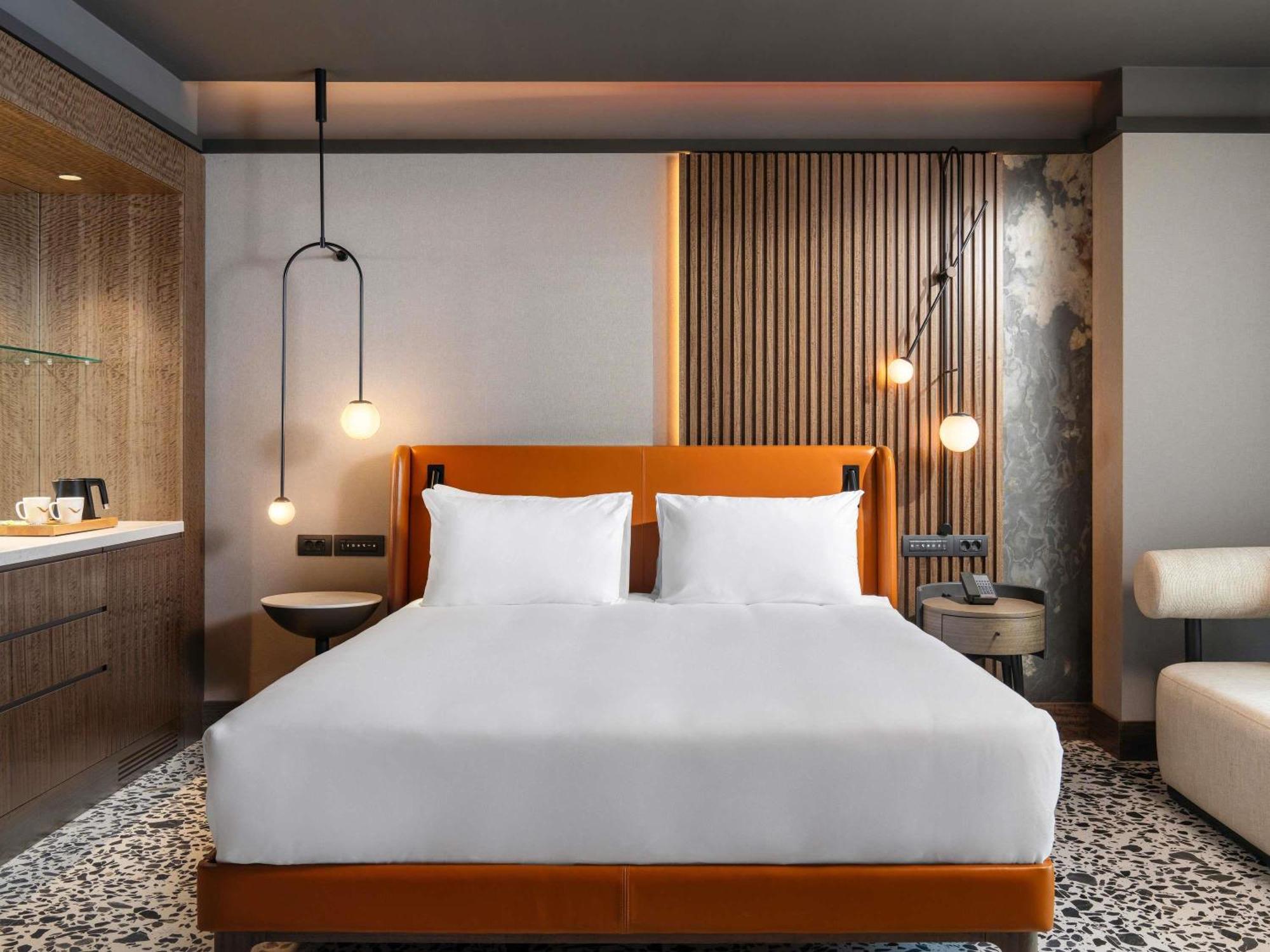 Corner Deluxe Room with Partial Sea View