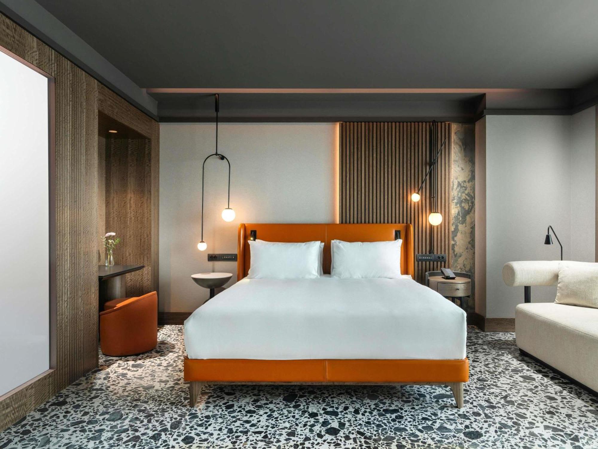 Deluxe Room - City Side,1740064278:JPEG