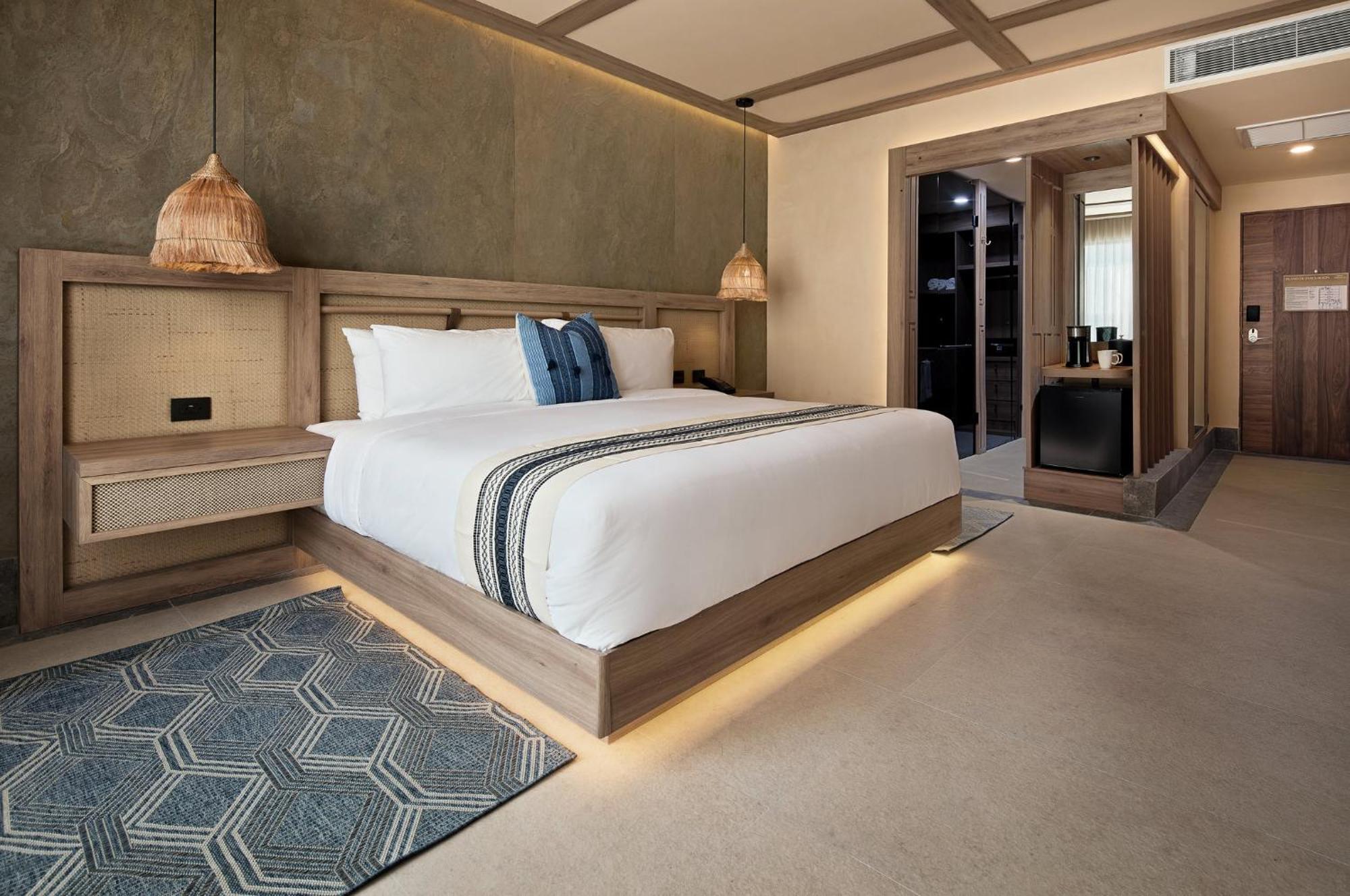 Habitación Esquinera Premium con cama extragrande y vistas al océano
