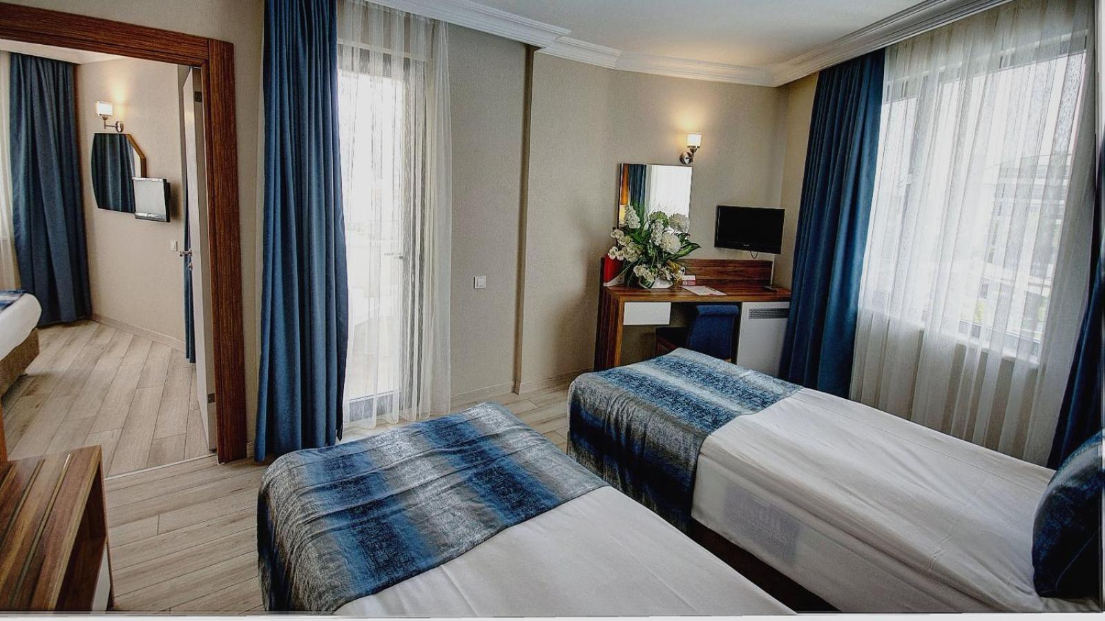 Family Room,1740733482:JPEG