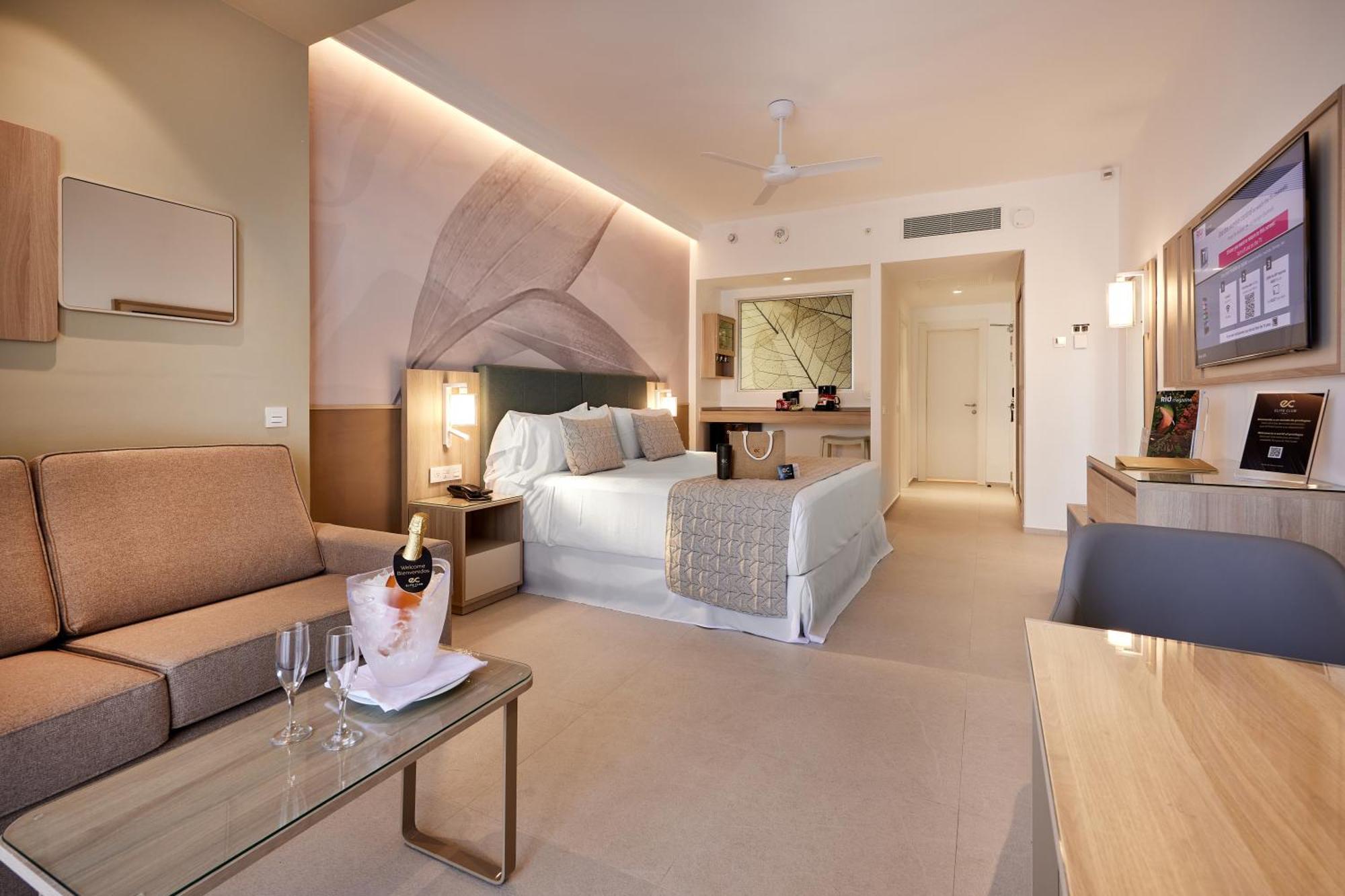 Swim-Up Junior Suite Deluxe Ocean View Elite Club,1740795126:JPEG