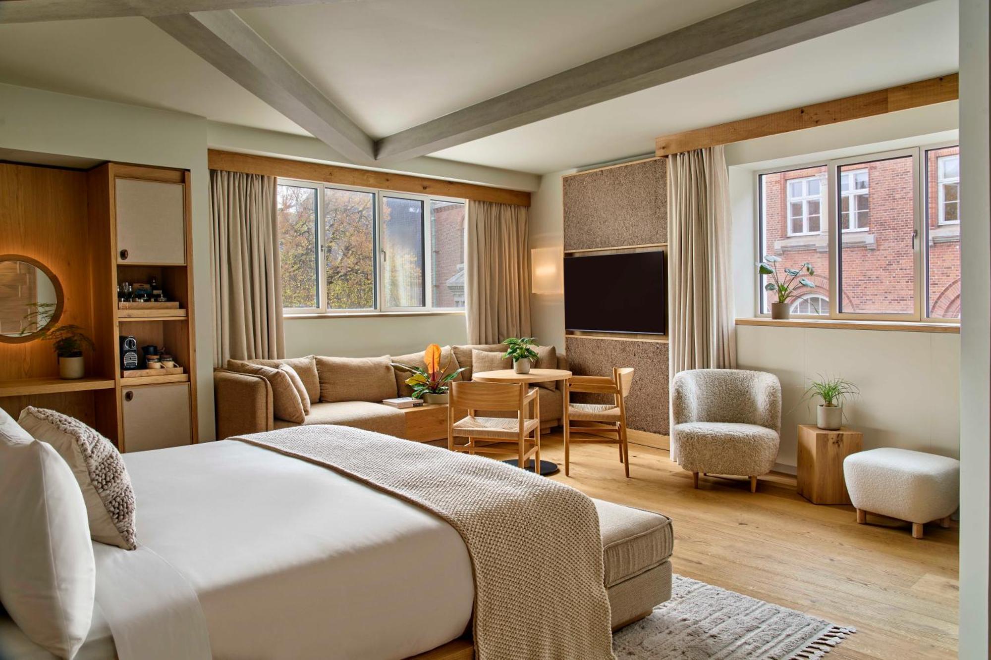 Junior Suite,1742597705:JPEG