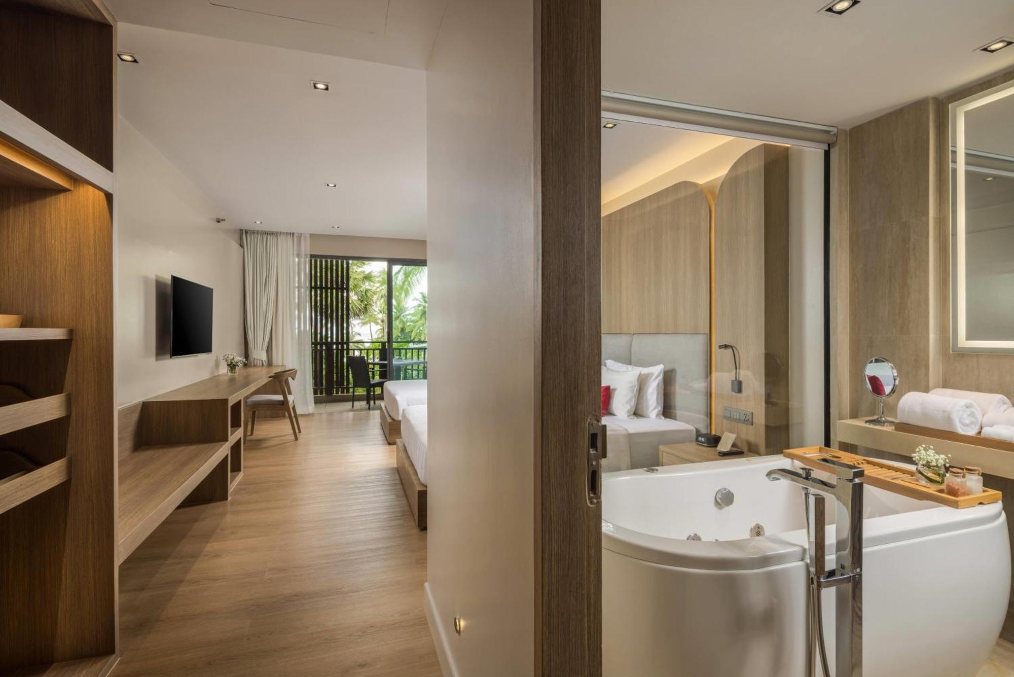 Deluxe Queen Room Two Queen Beds Jet Tub