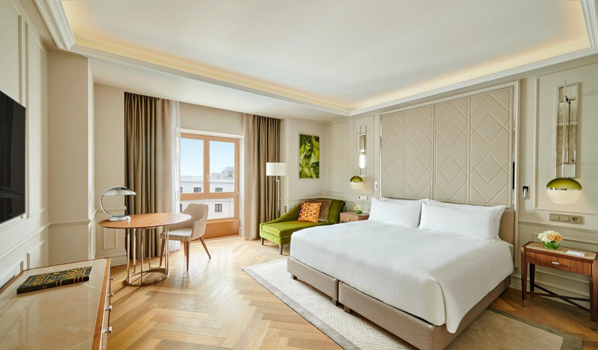 Premium Corner King Room
