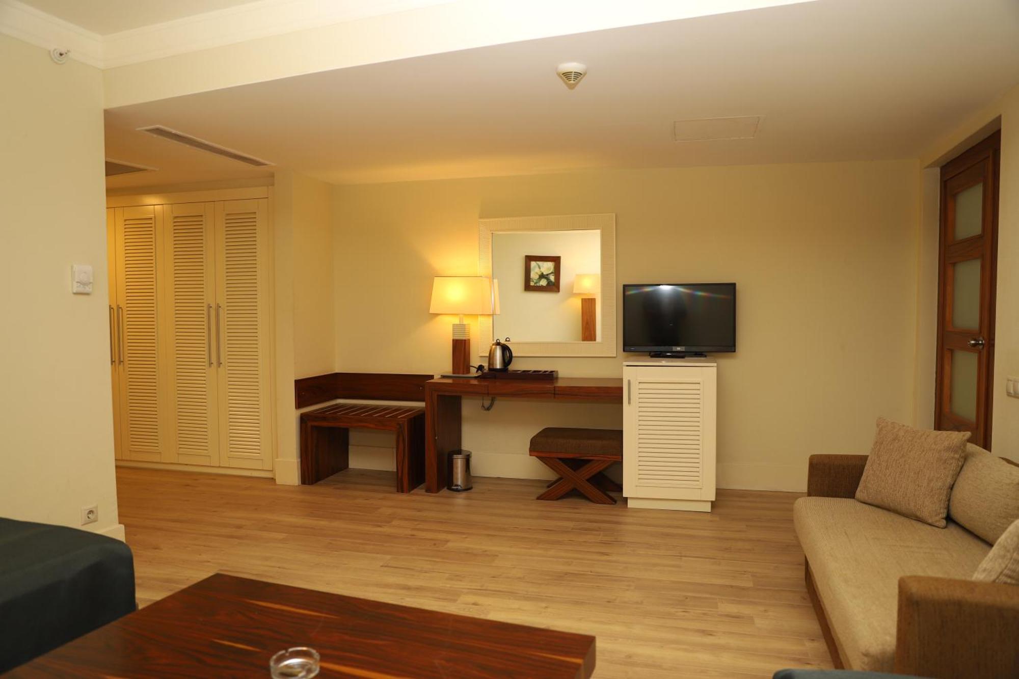 Family Suite Land View