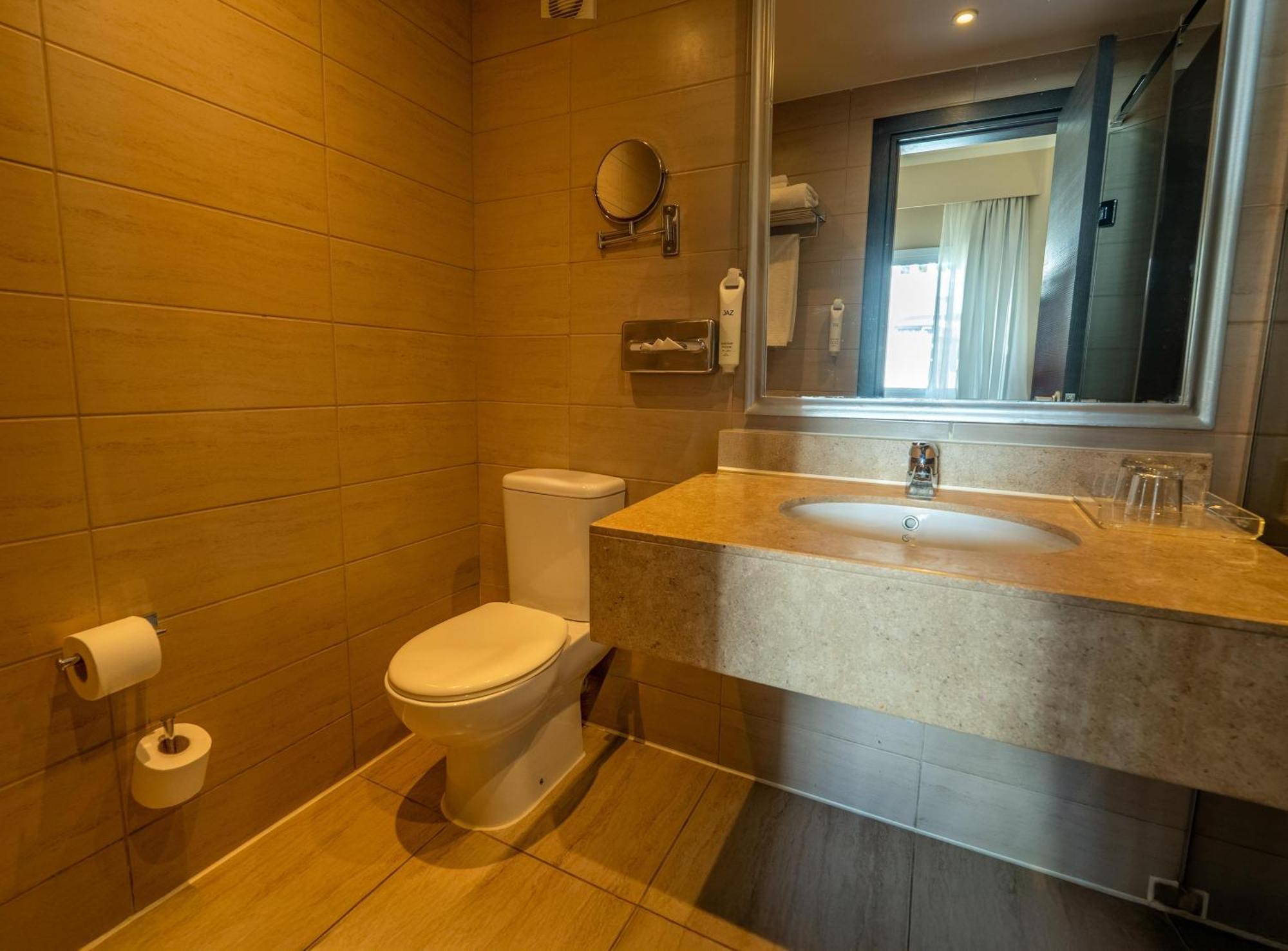 Standard Queen or Twin Bed Garden View