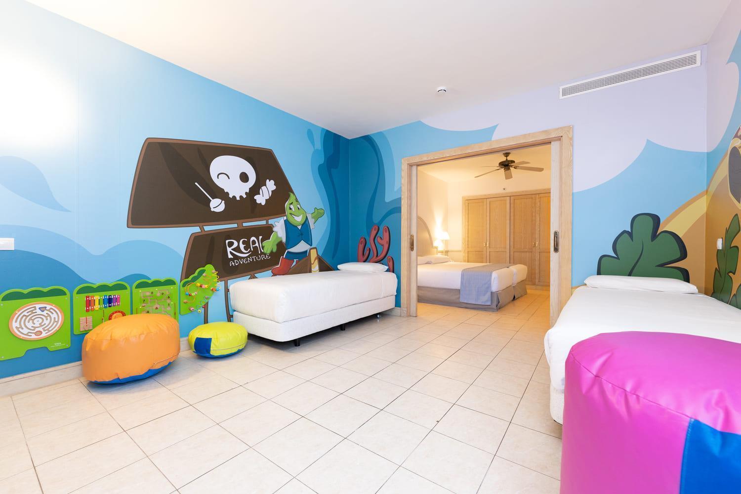 Kids Adventure Room (2 adults + 2 children)