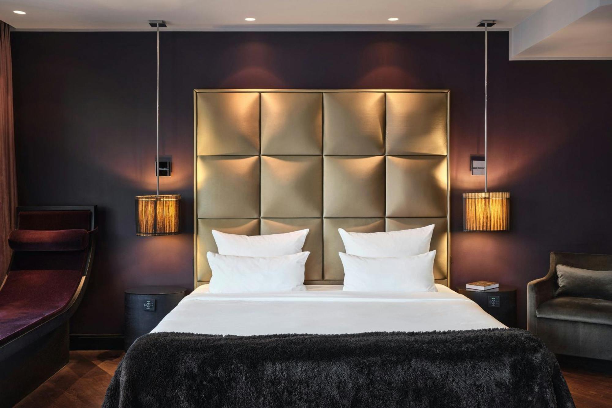 Deluxe King Room City View