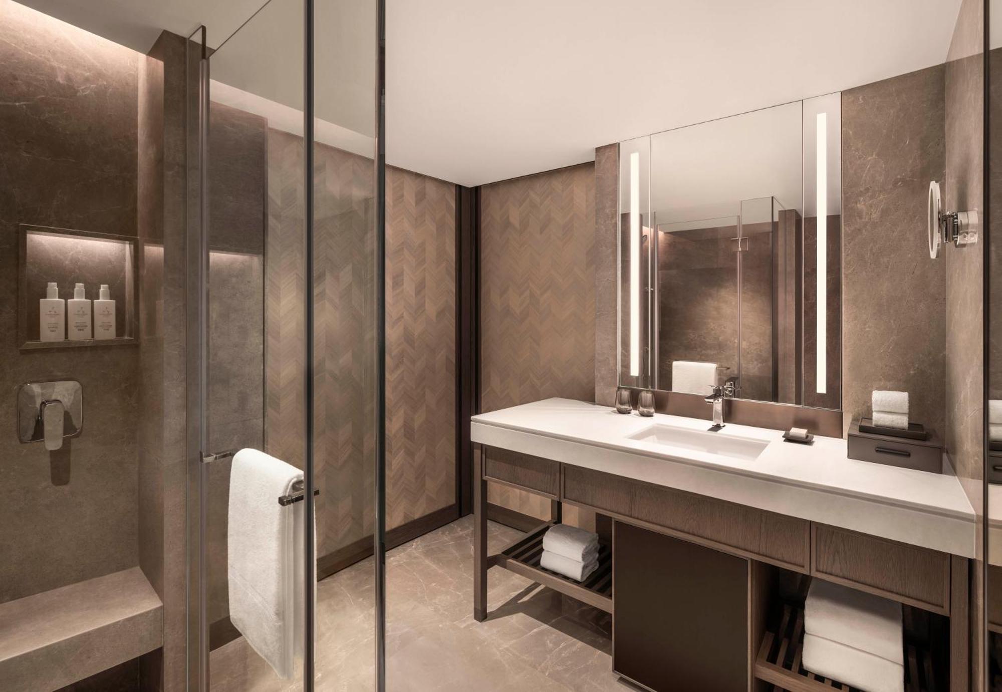 Infinity King Room