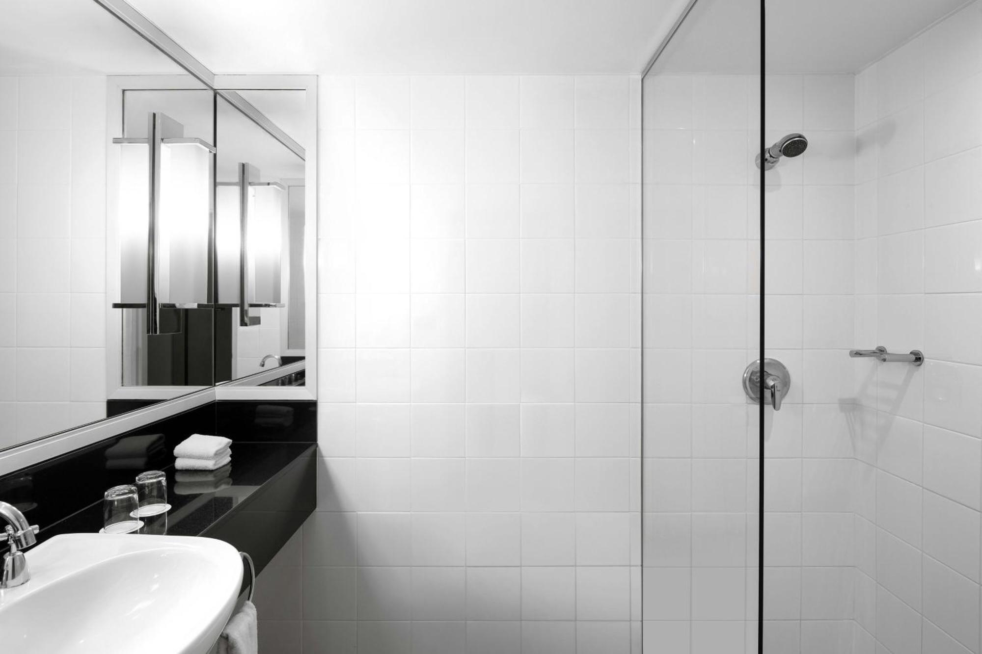 Guest room 1 King Cityscape View