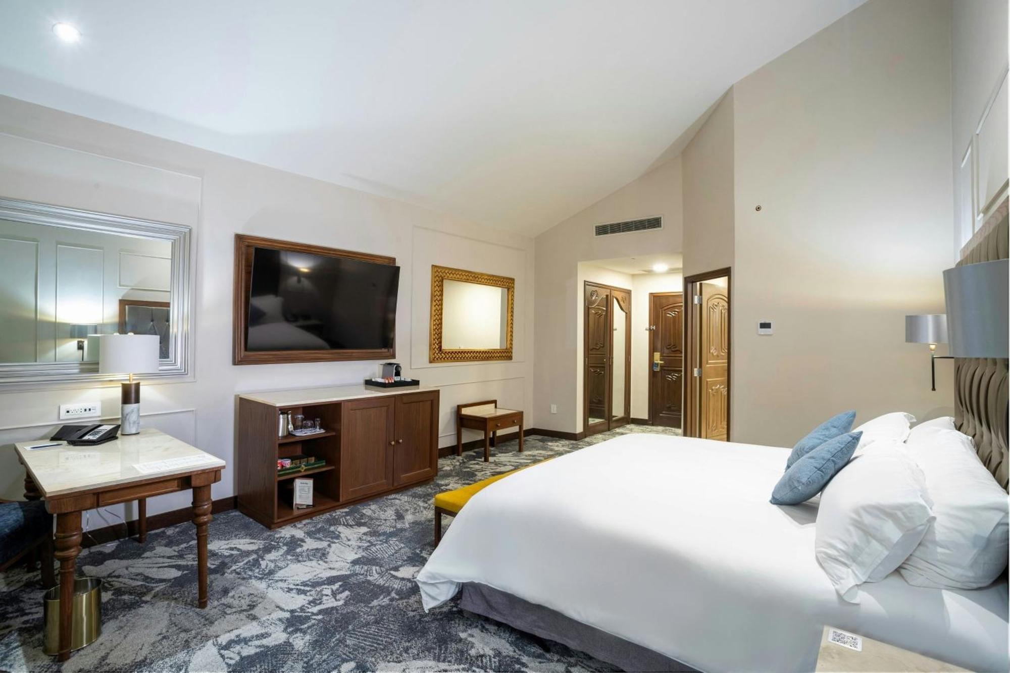 One-Bedroom Master King Suite