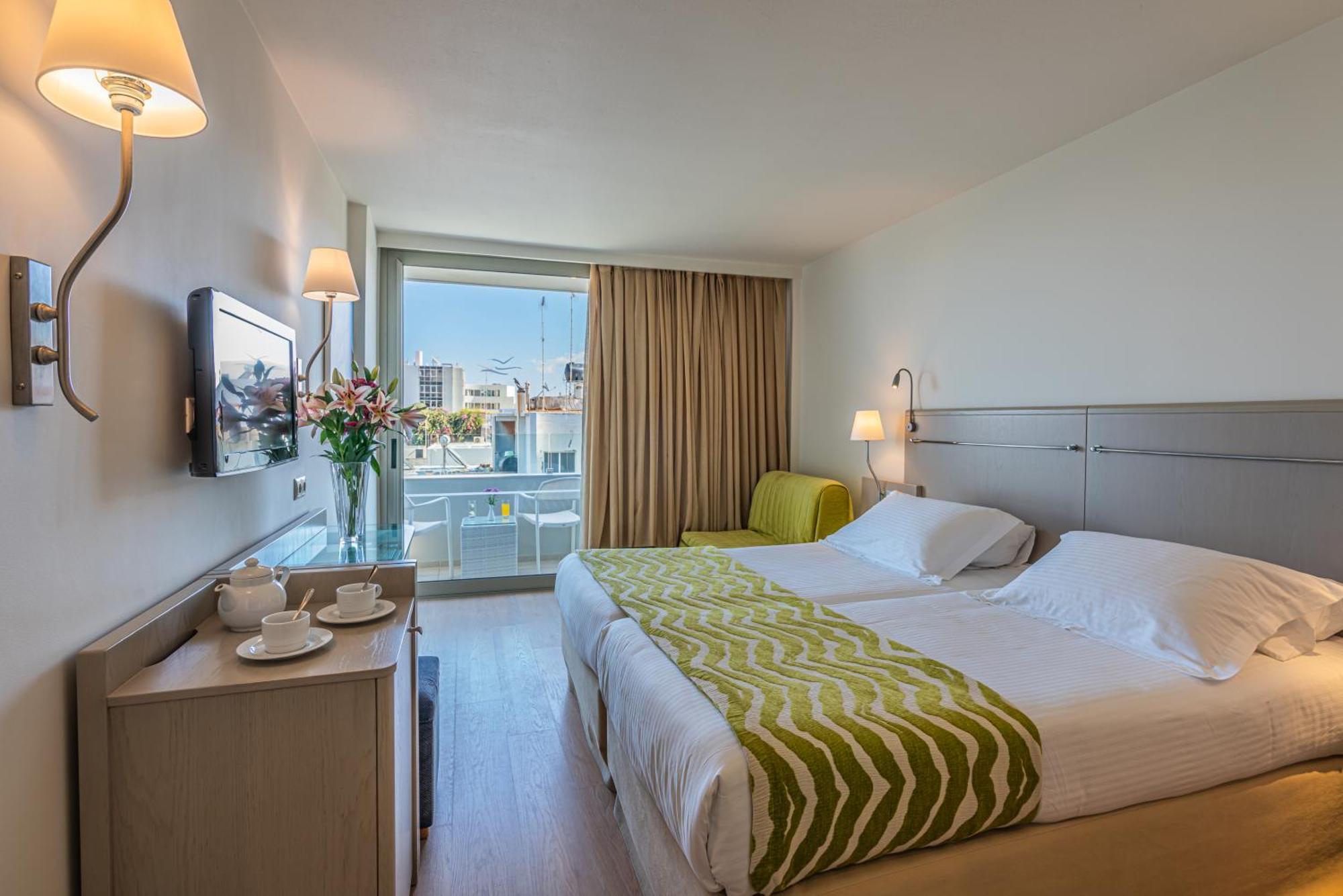 Double or Twin Room Side Sea View
