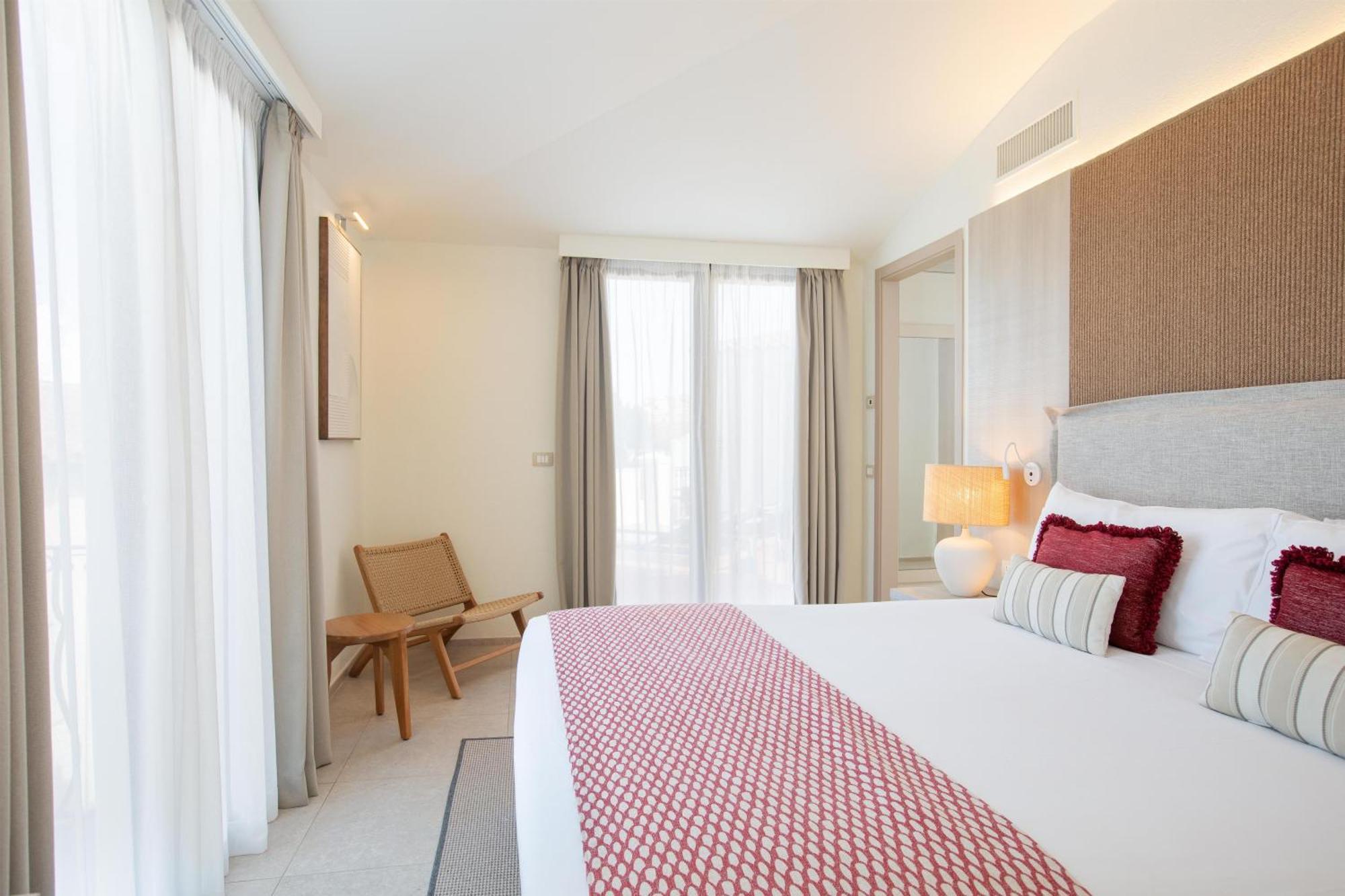 Deluxe King Room Sea View