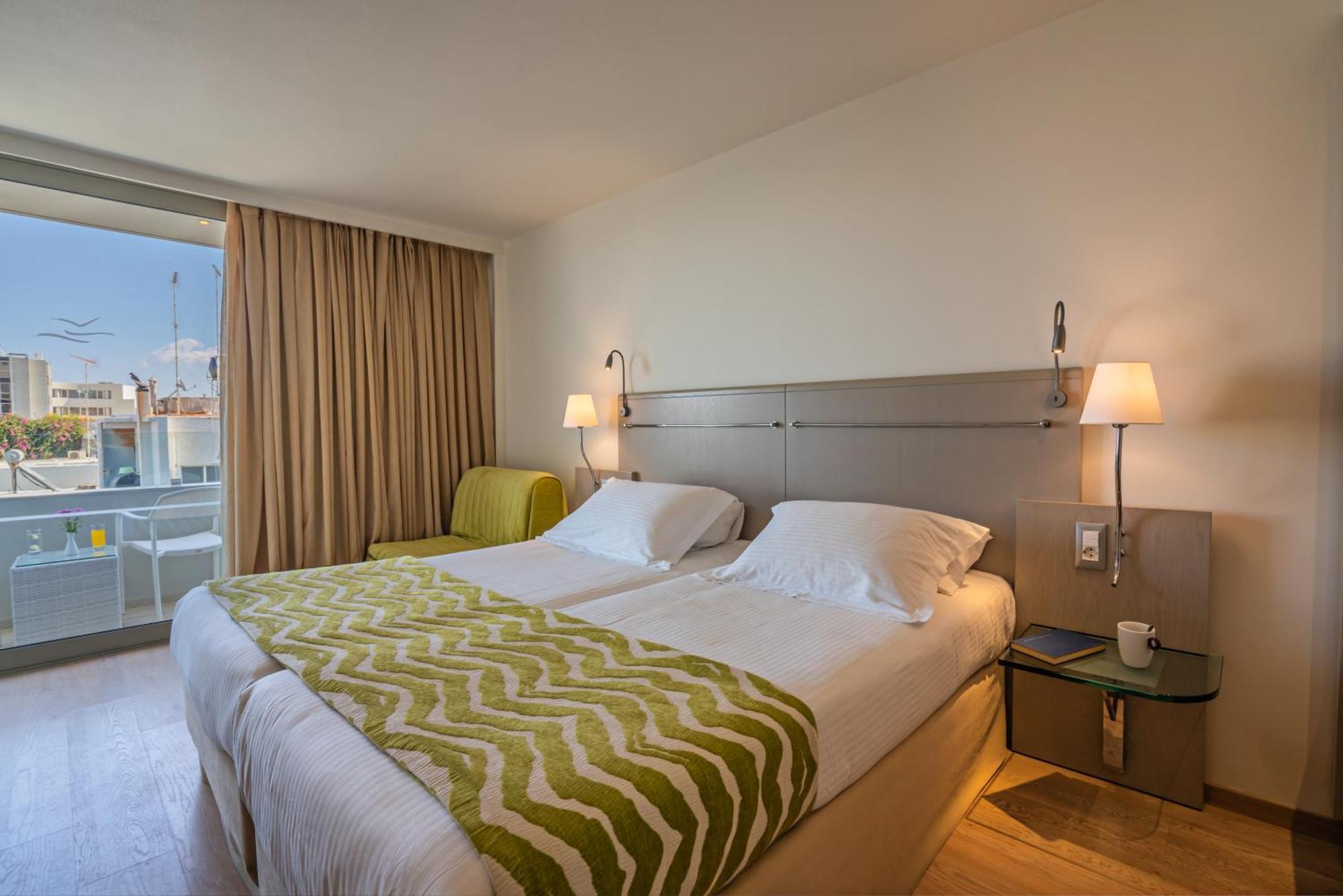 Double or Twin Room Side Sea View