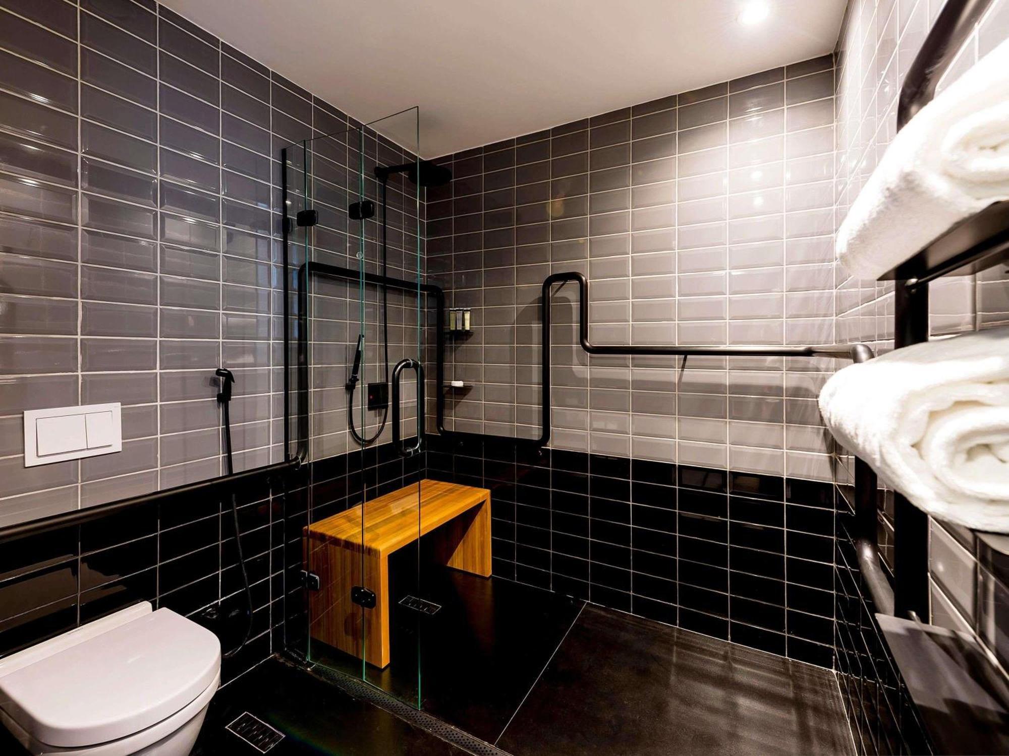 Design Executive Double Room - Disability Access,1765582105:JPEG