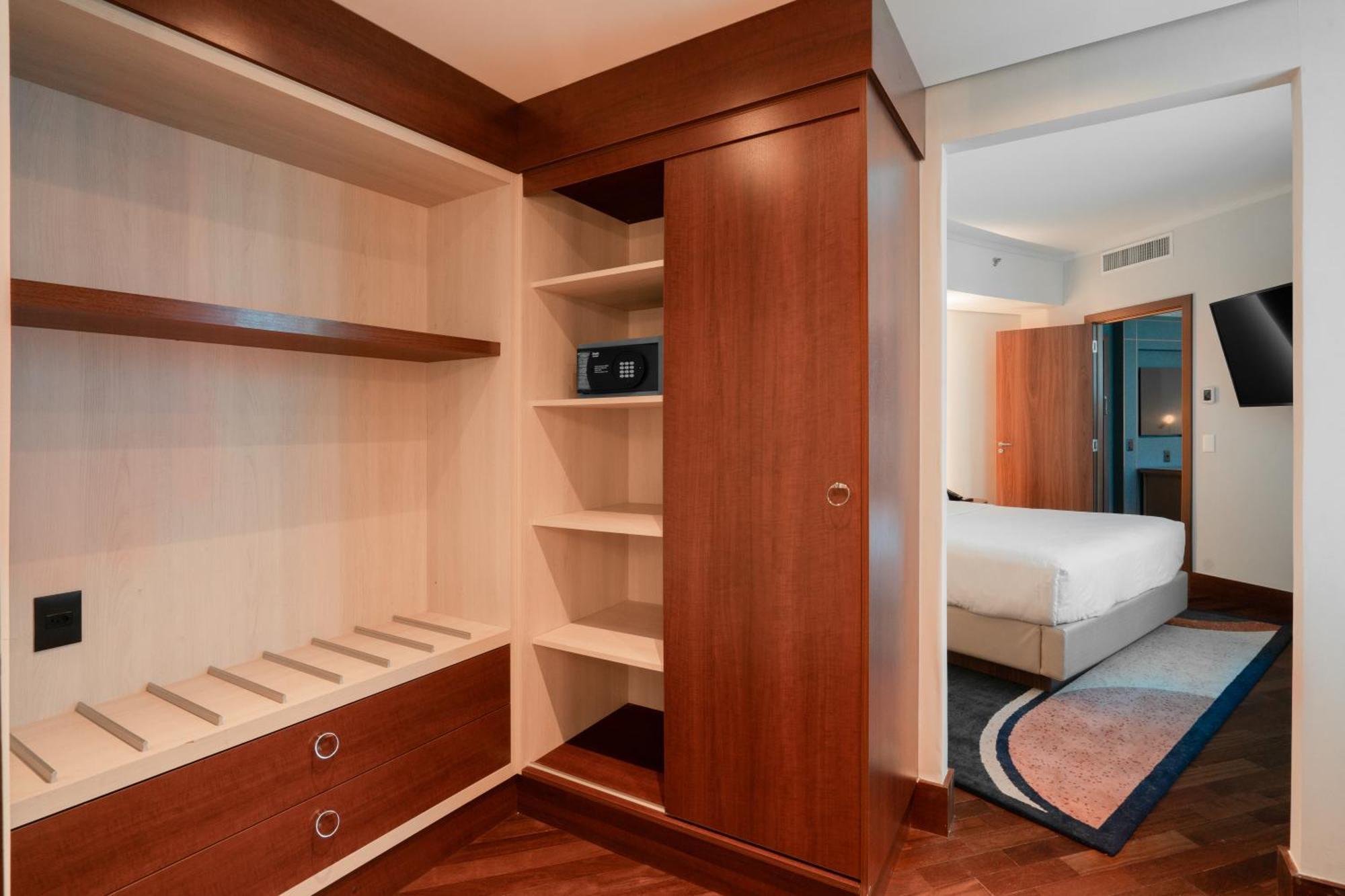 One-Bedroom King Suite,1758297218:JPEG