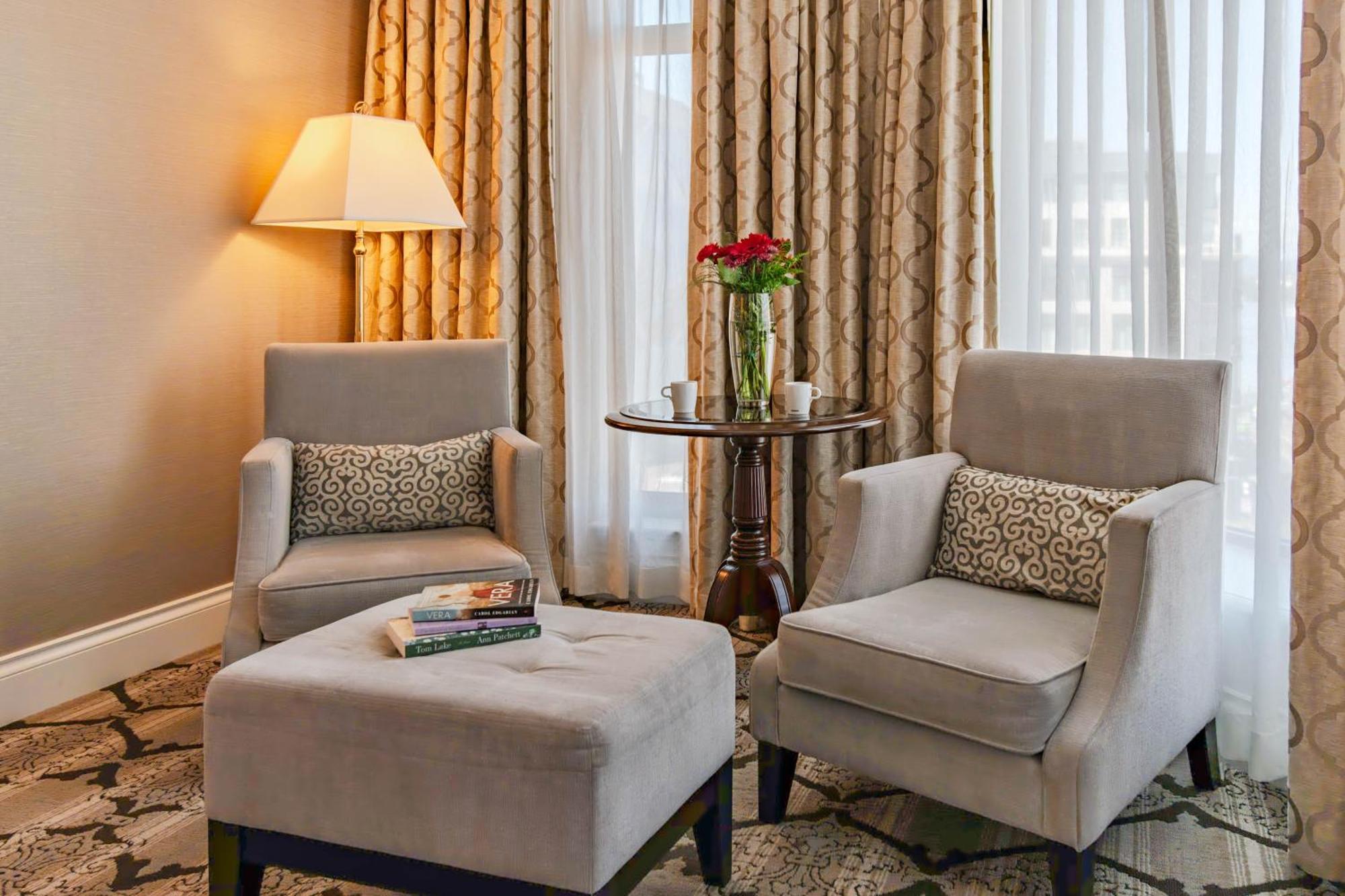 Deluxe Corner Room