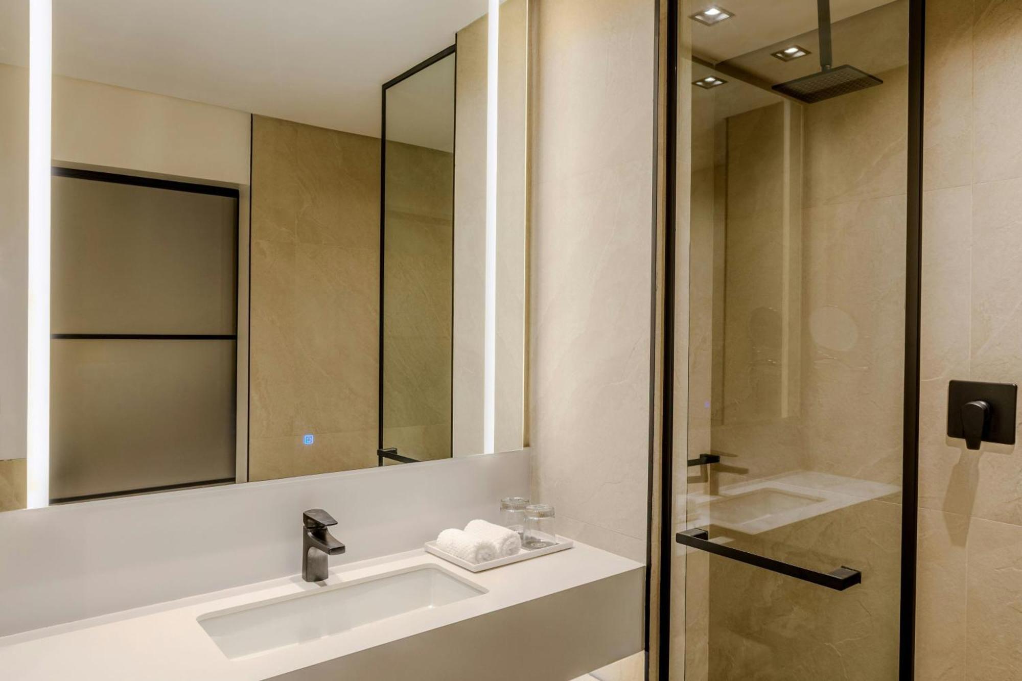 Classic, Guest room, 2 Twin/Single Bed(s), City view