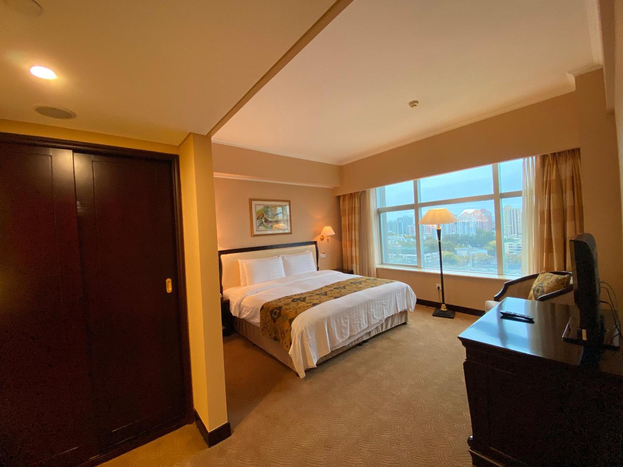 Standard Queen Room