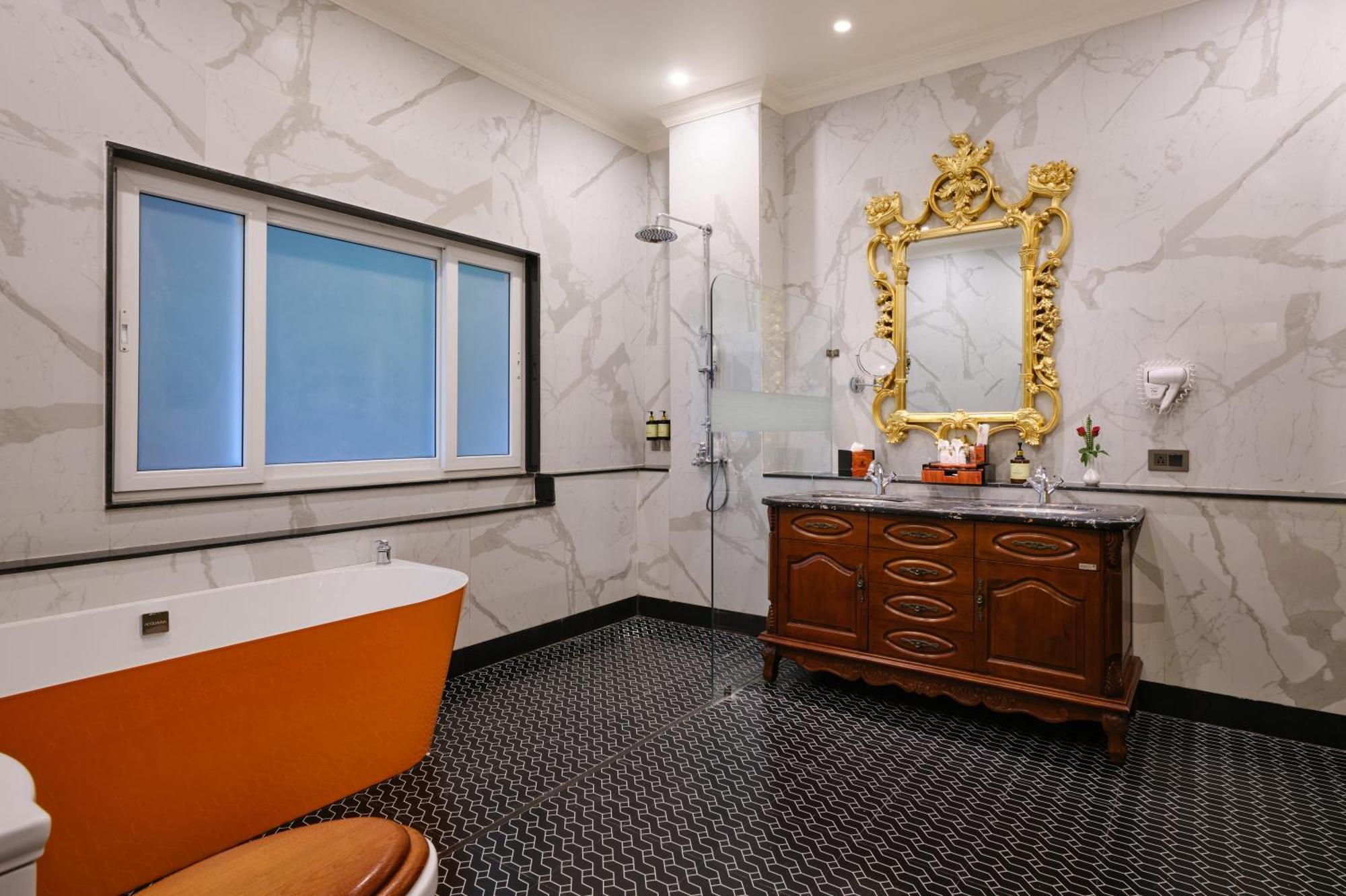 Deluxe Suite on Foods & Soft Beverages* | Discounts on Laundry Services* | INR 500 spa credit during your on selective Massage services TnC Apply* | Minibar 2 cans of soft Beverages Once on Arrival