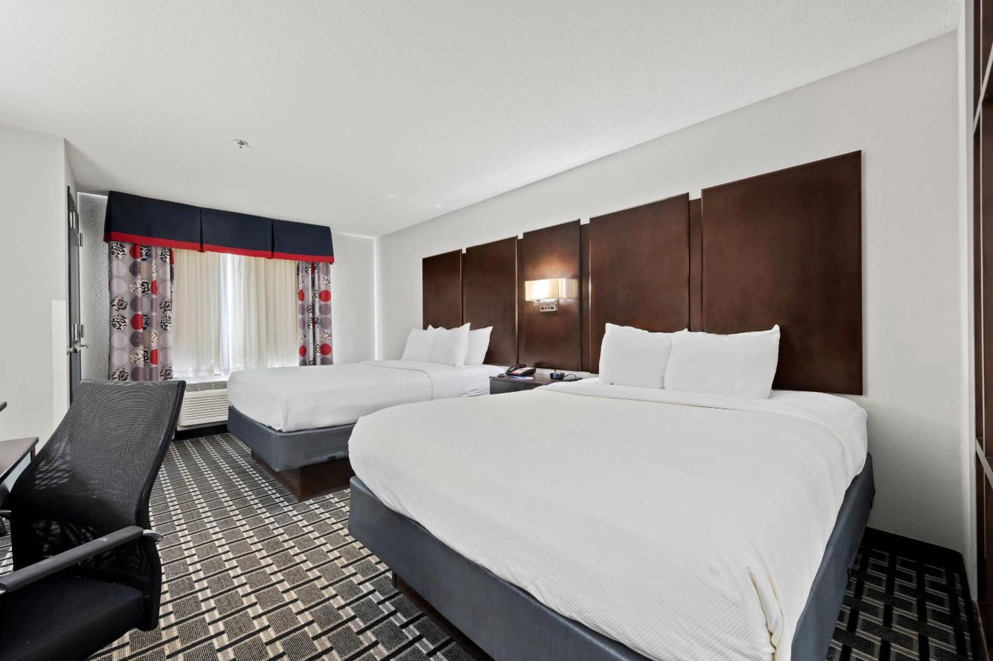 Queen Suite Two Queen Beds