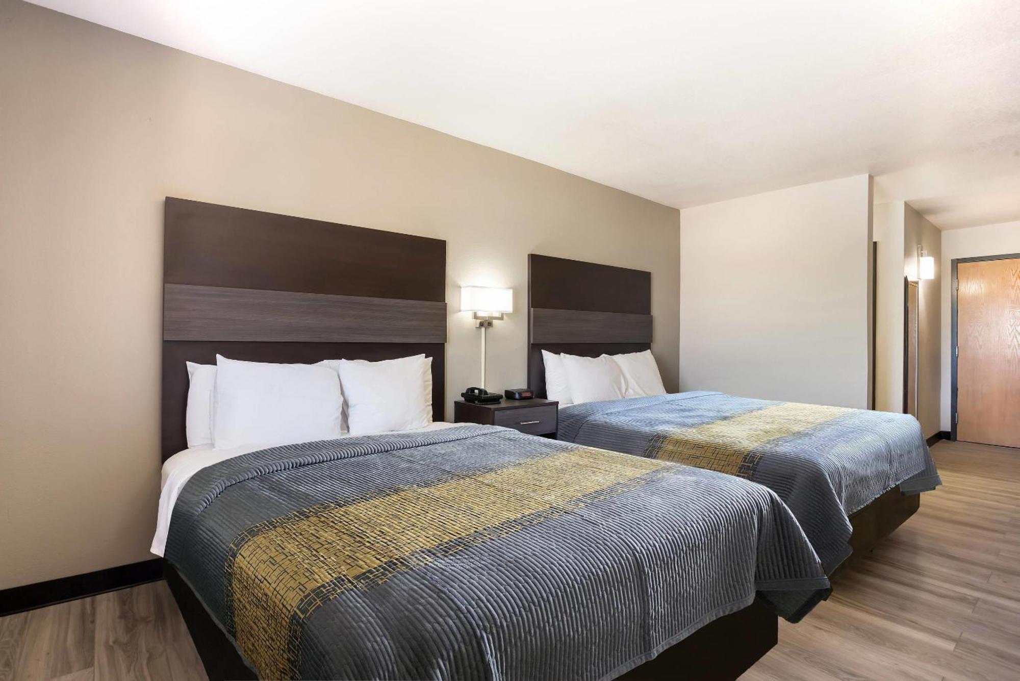 Queen Room Two Queen Beds Non-Smoking or No Pets