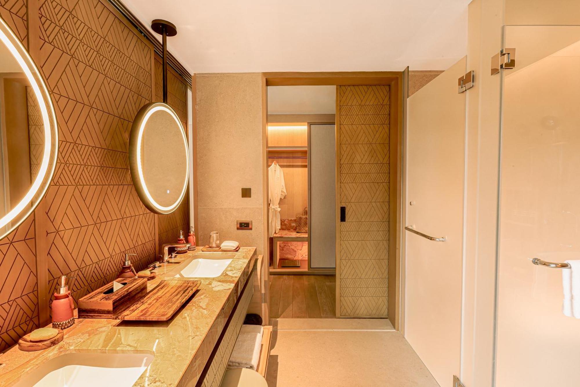 1 King Bed Water Villa