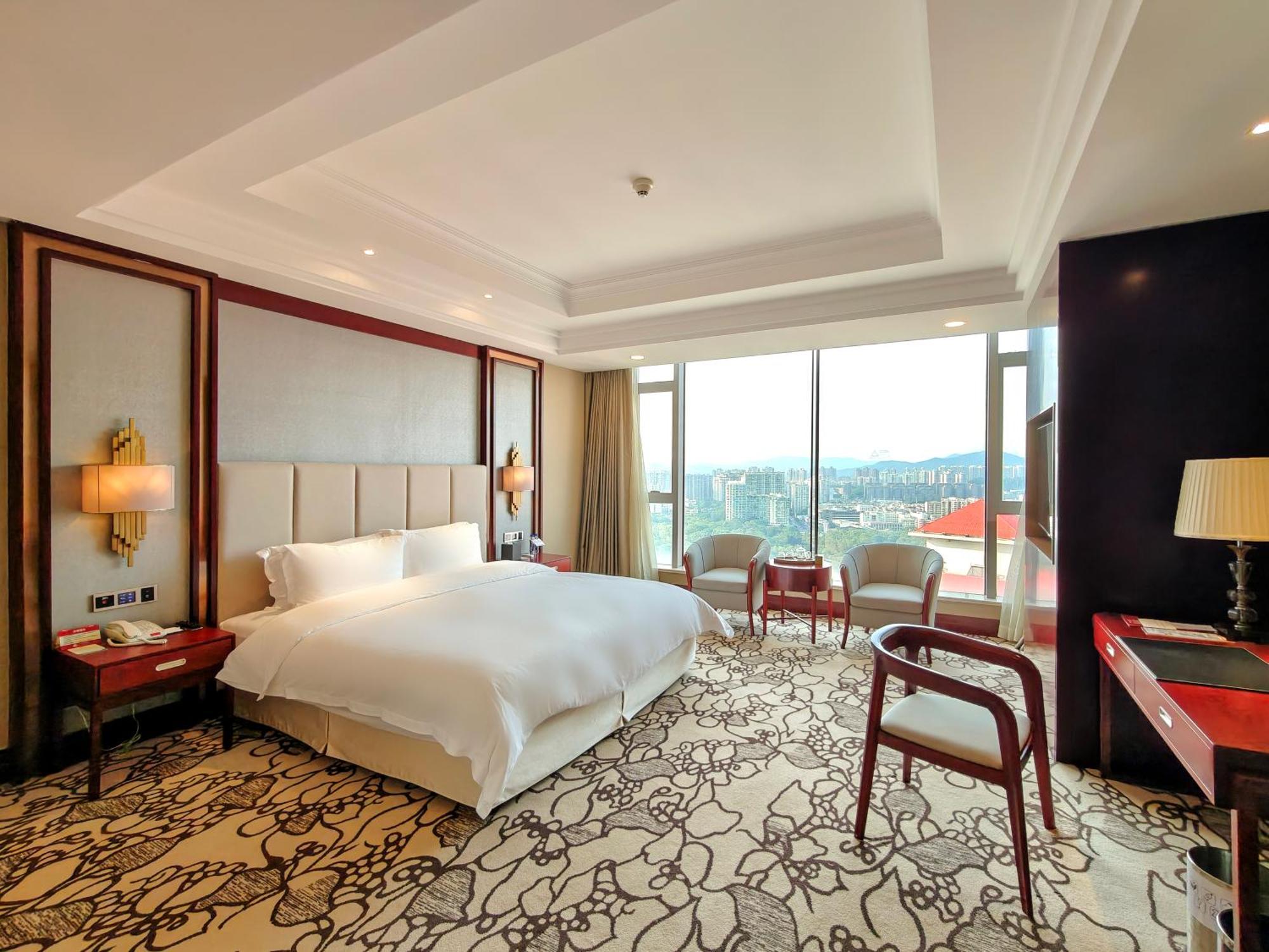 Deluxe Garden View King Bed Room