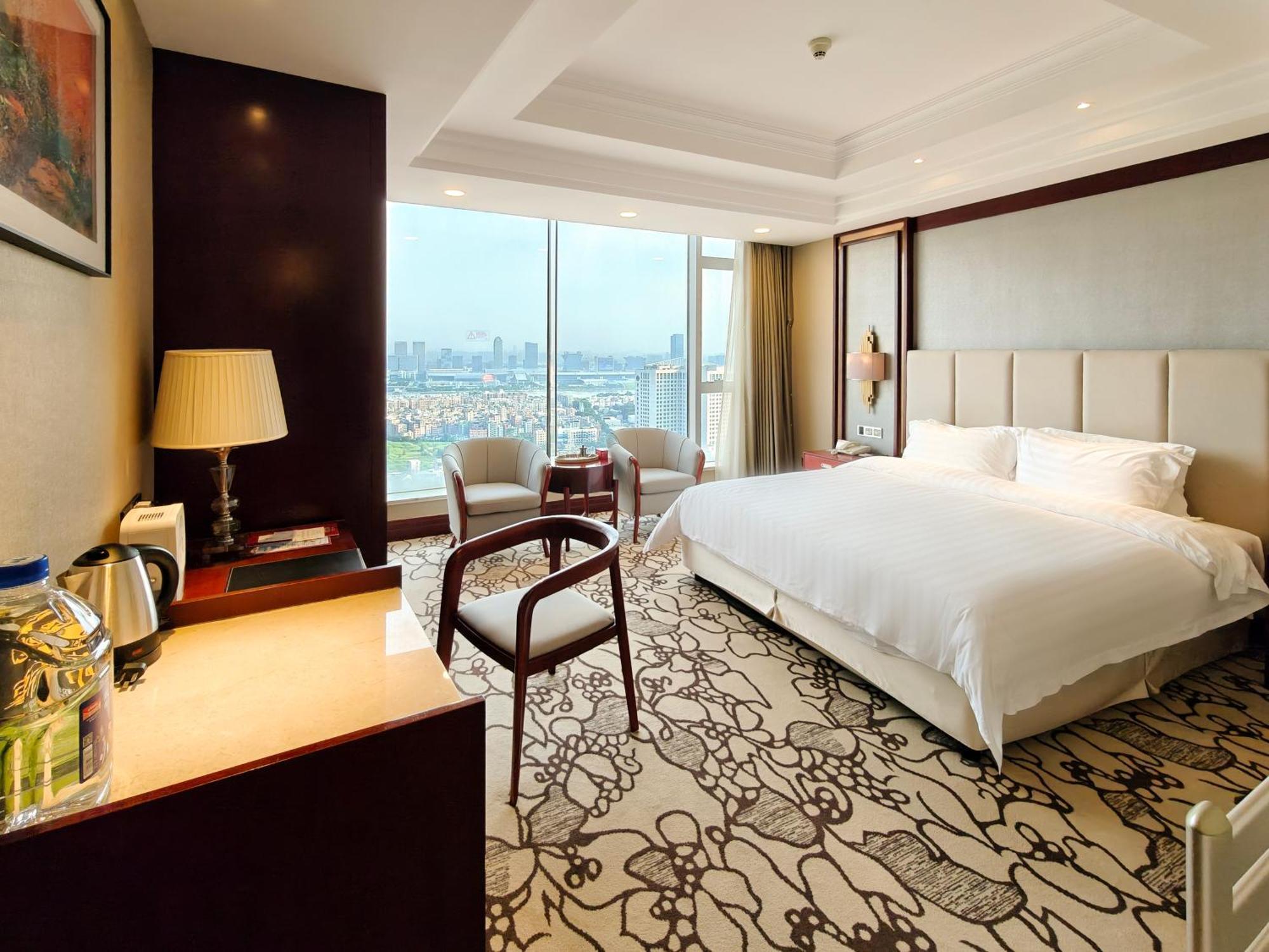 Deluxe River View King Bed Room