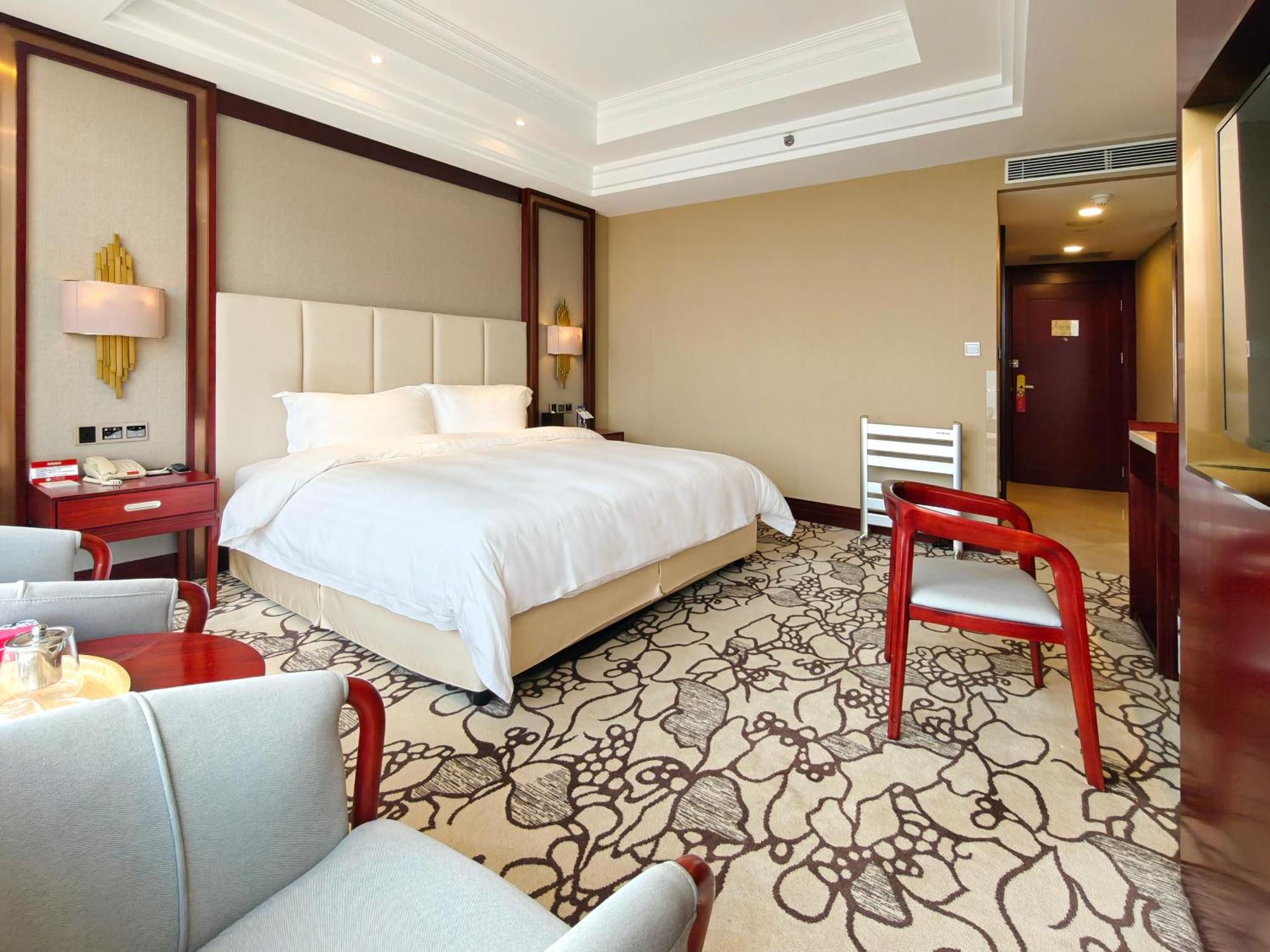 Deluxe River View King Bed Room