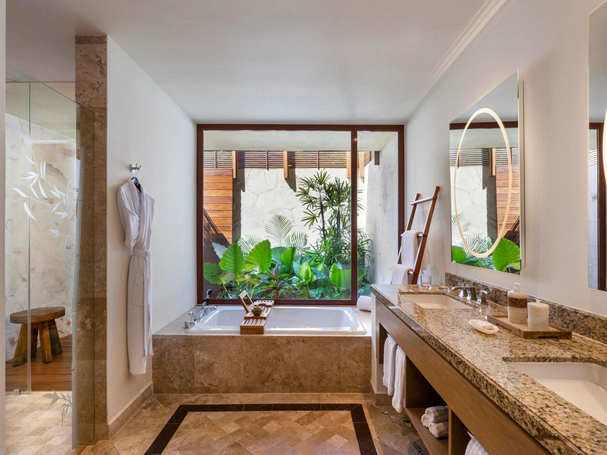 Fairmont Queen Room with Two Queen Beds and Soaking Tub - Garden View,1742754219:JPEG