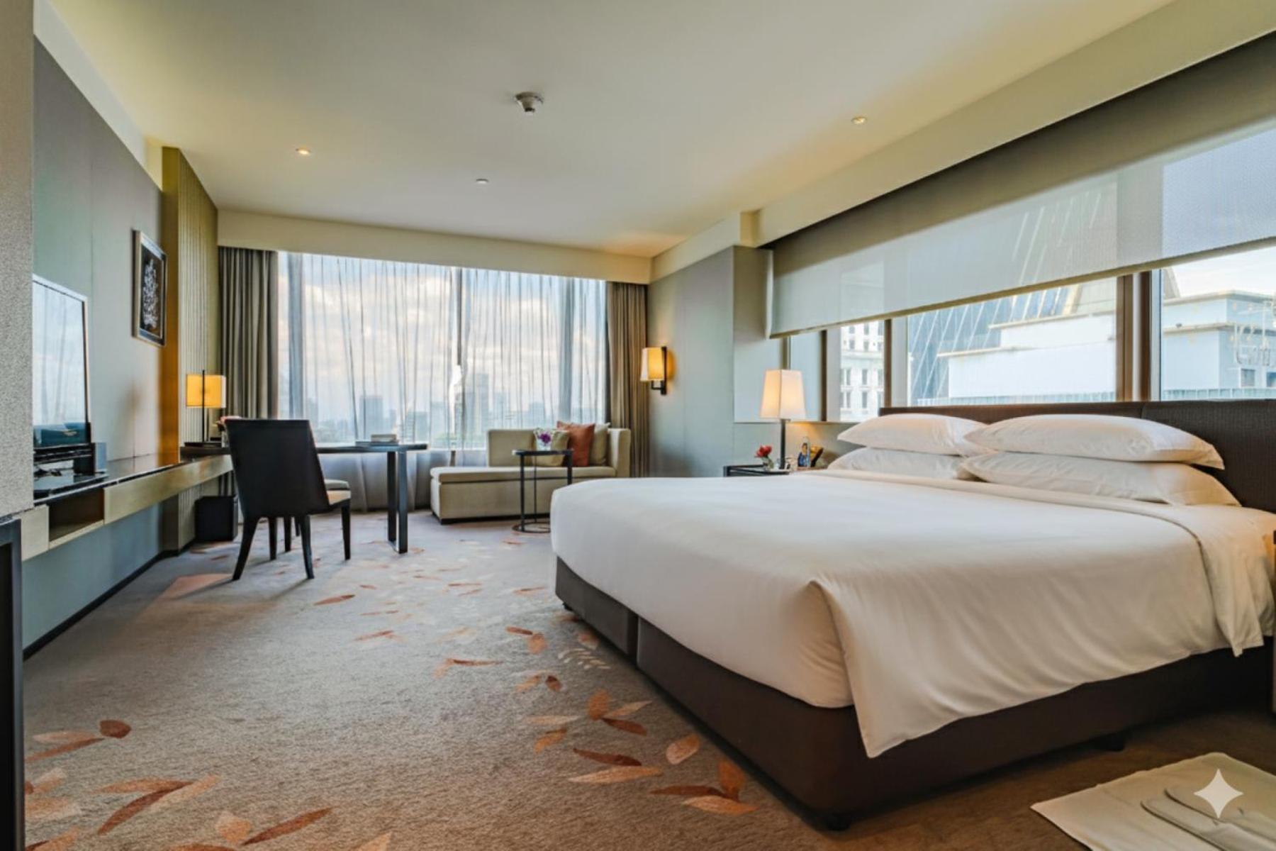 Deluxe Corner King room panoramic view