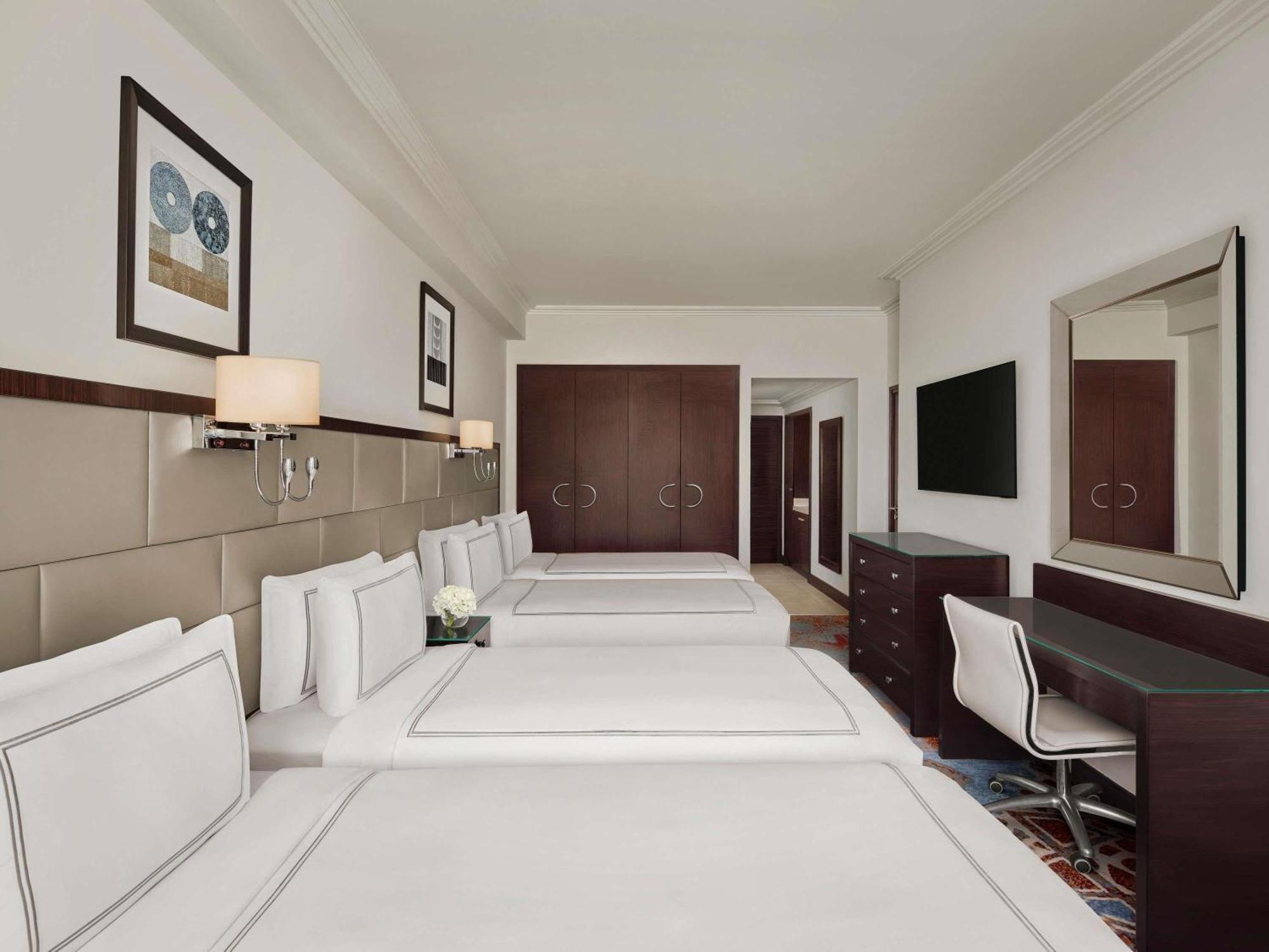 Classic Quadruple Room City View