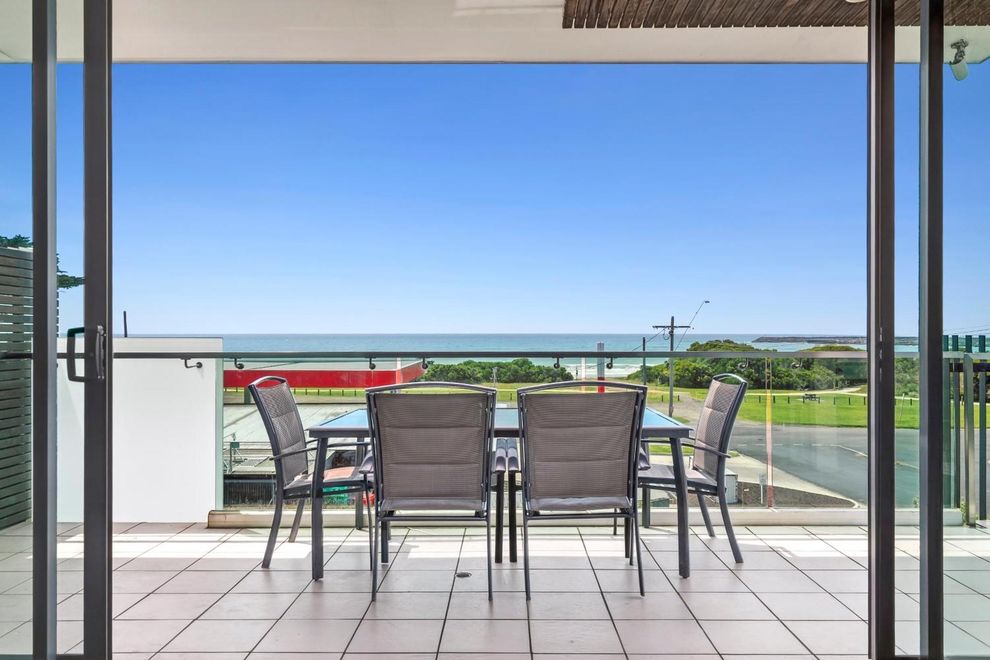 Two-Bedroom Apartment Penthouse Ocean View