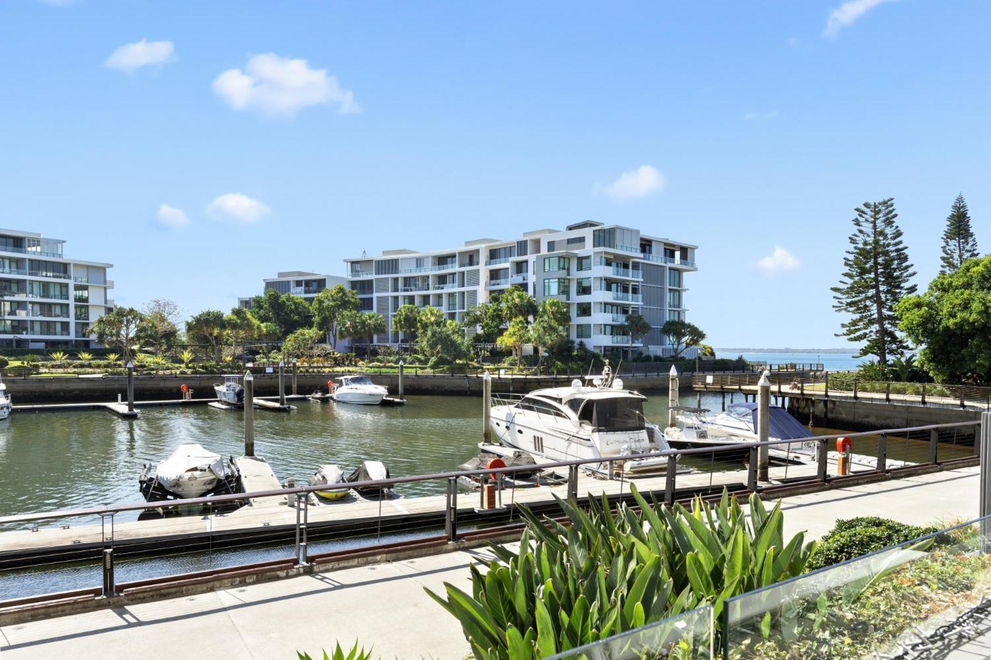 Three-Bedroom Apartment Harbour View