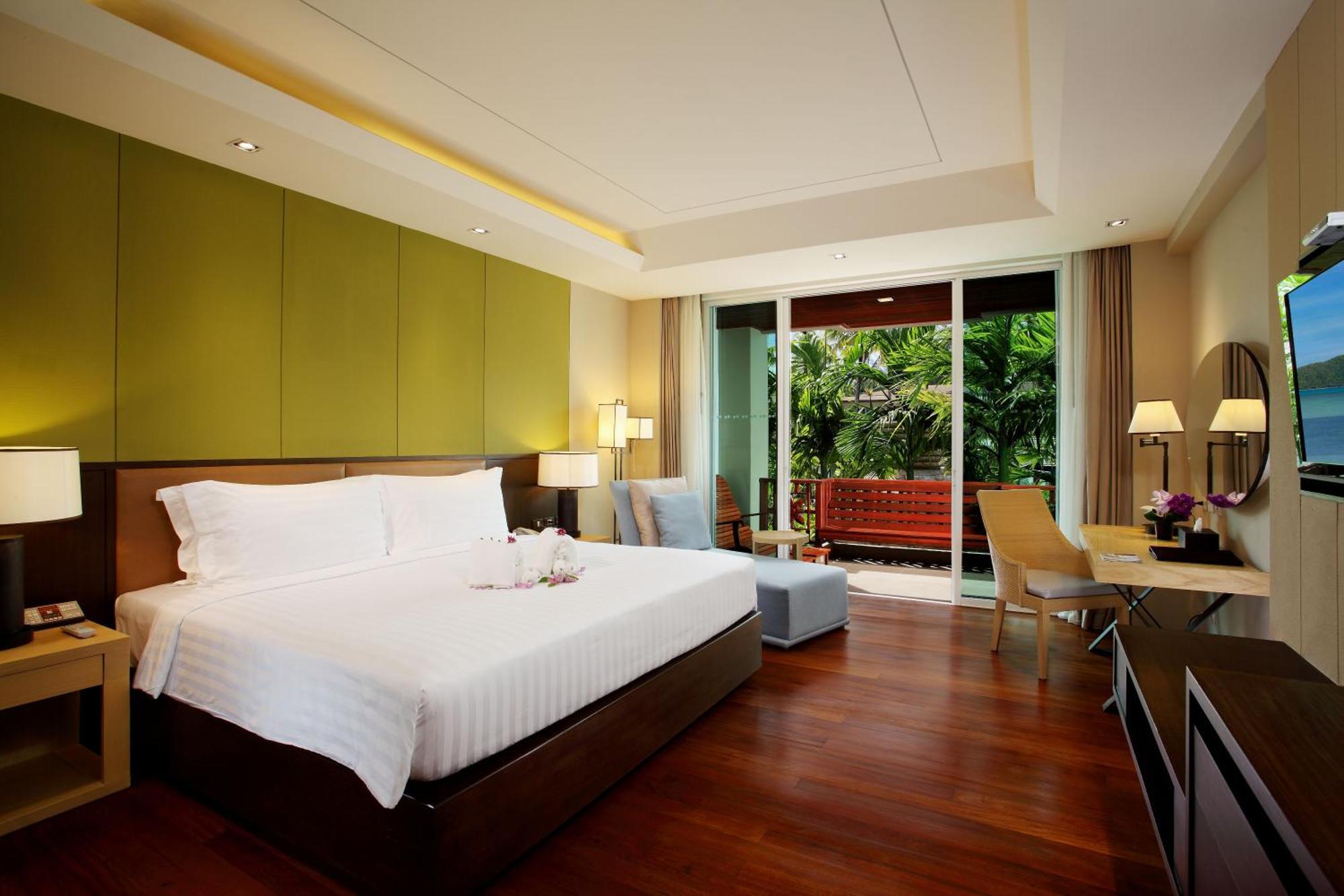 Deluxe Double or Twin Room Pool View