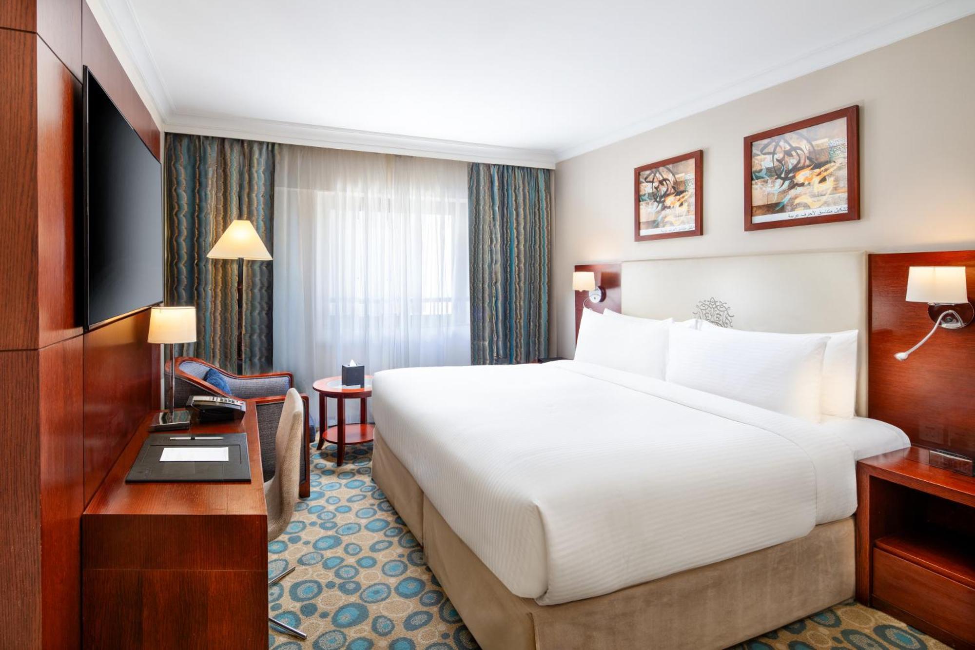 Classic Room King bed City View