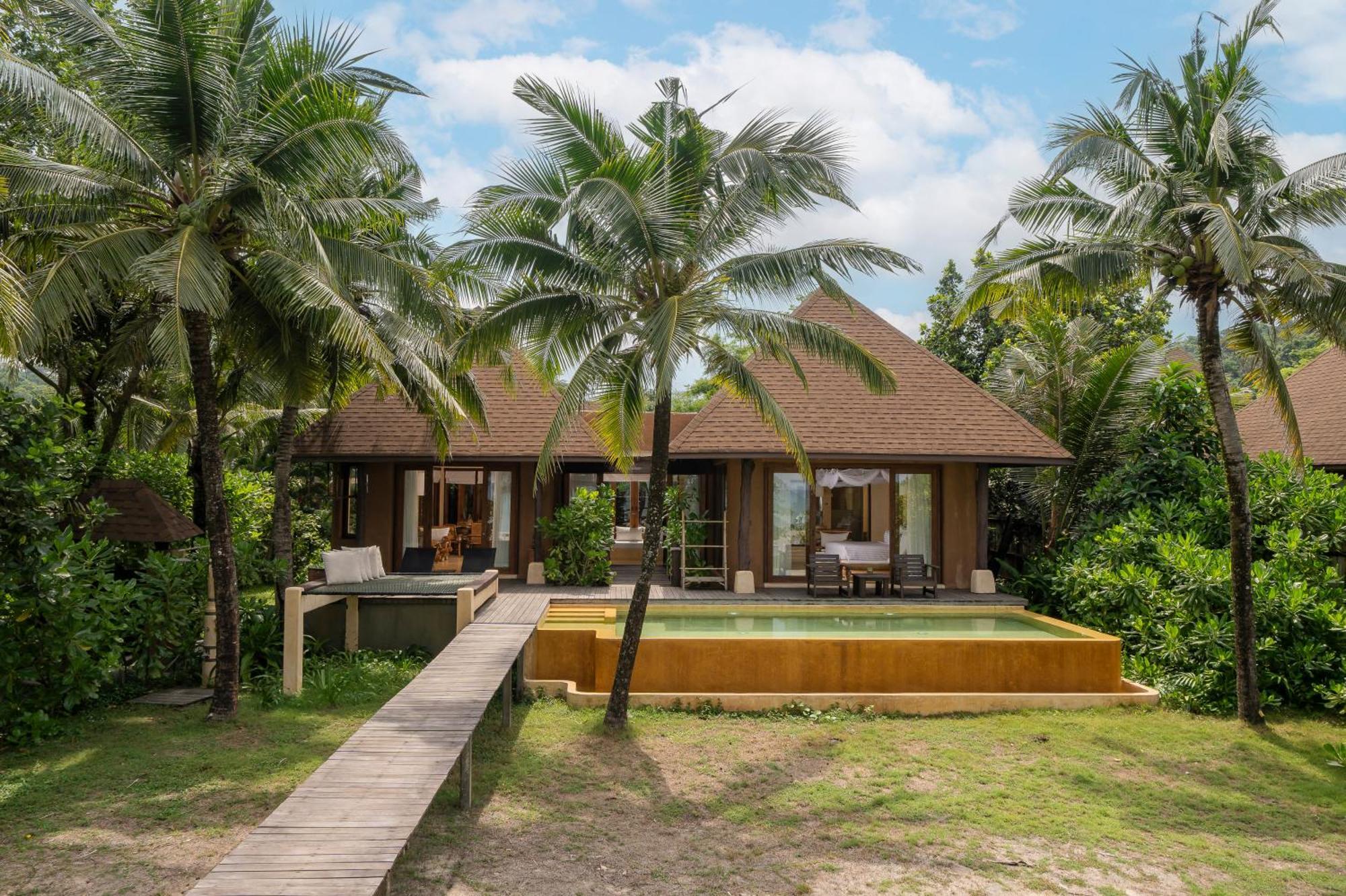 Beachfront Suite Pool Villa