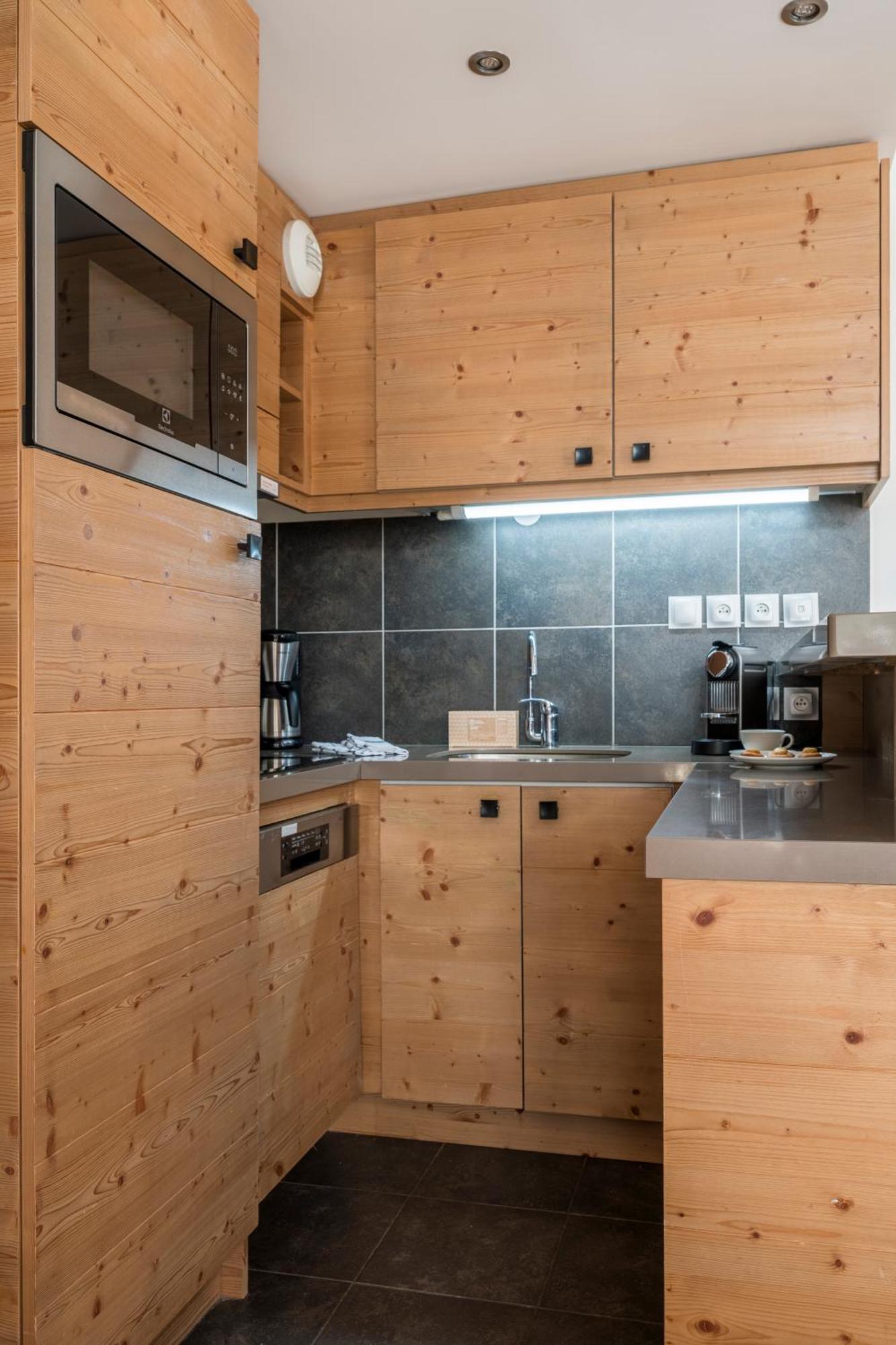 Two-Bedroom Apartment Balcony,1742890081:JPEG