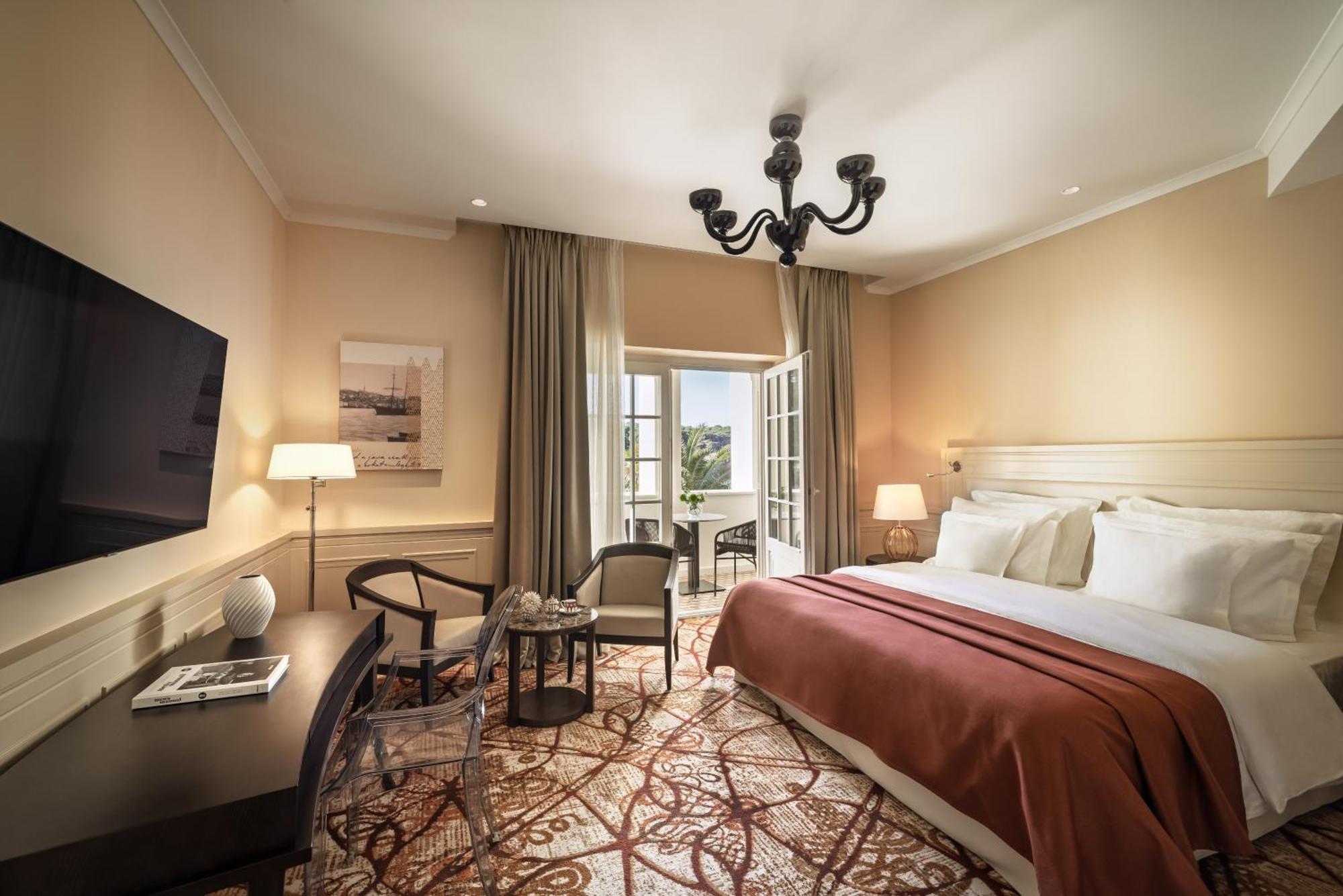 Deluxe Double Room with Balcony and Sea View,1742900006:JPEG