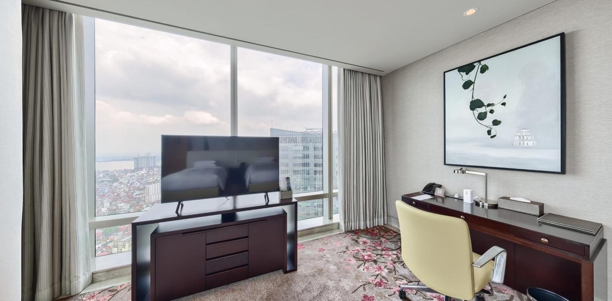 Club Junior King Suite