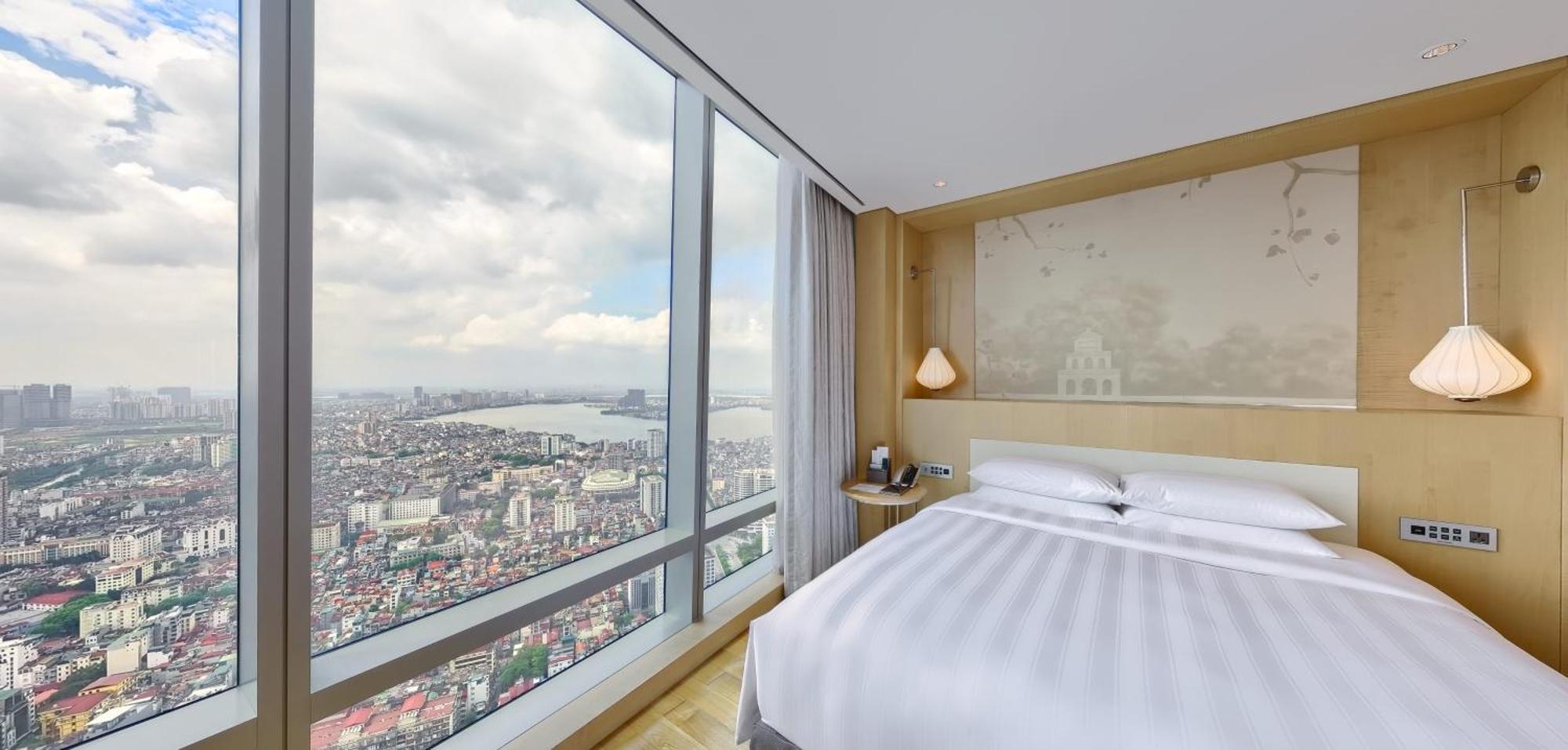 Club Junior King Suite