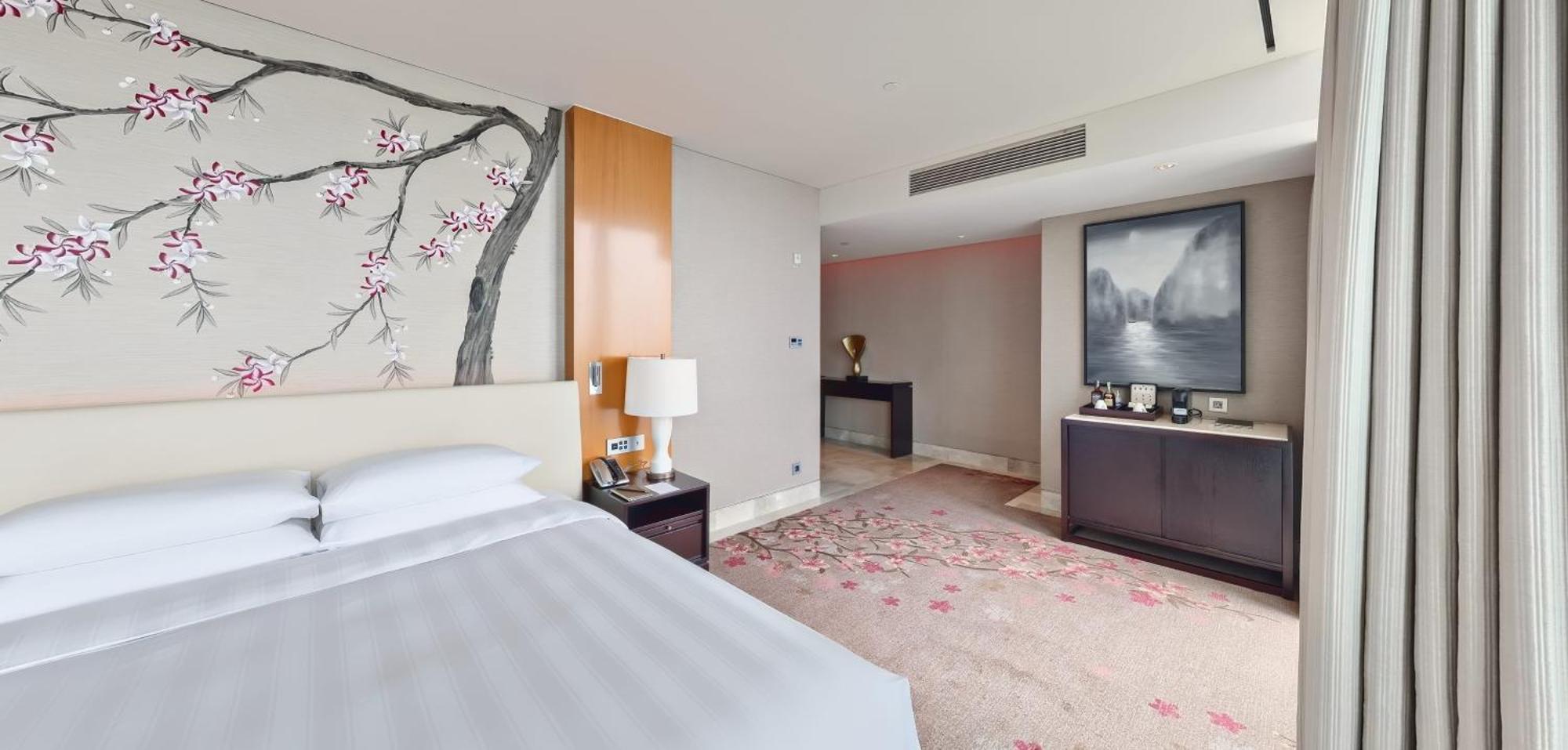 Club Junior King Suite