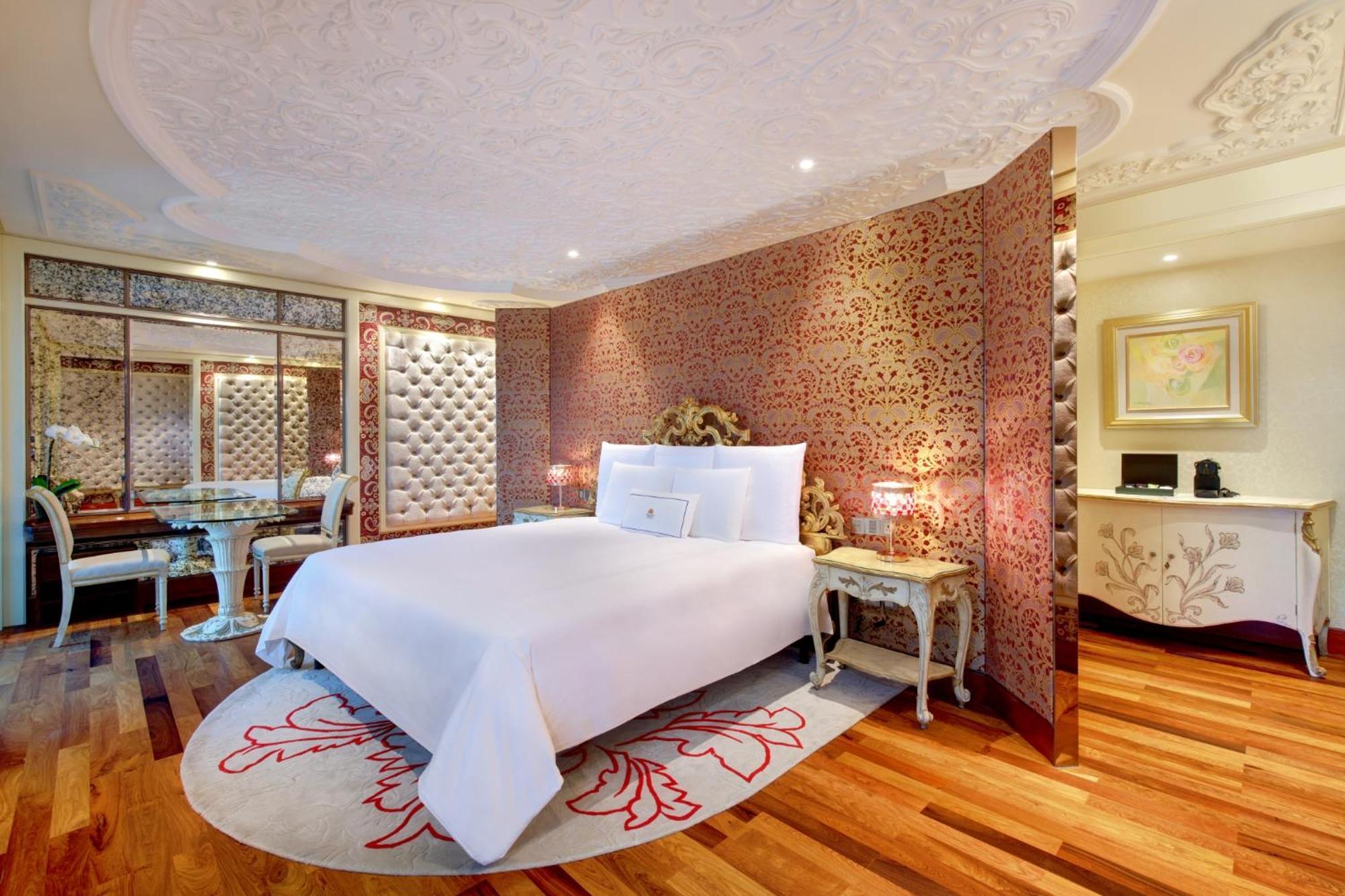 Romance Suite auf der oberen Etage mit Zugang zur Executive Lounge