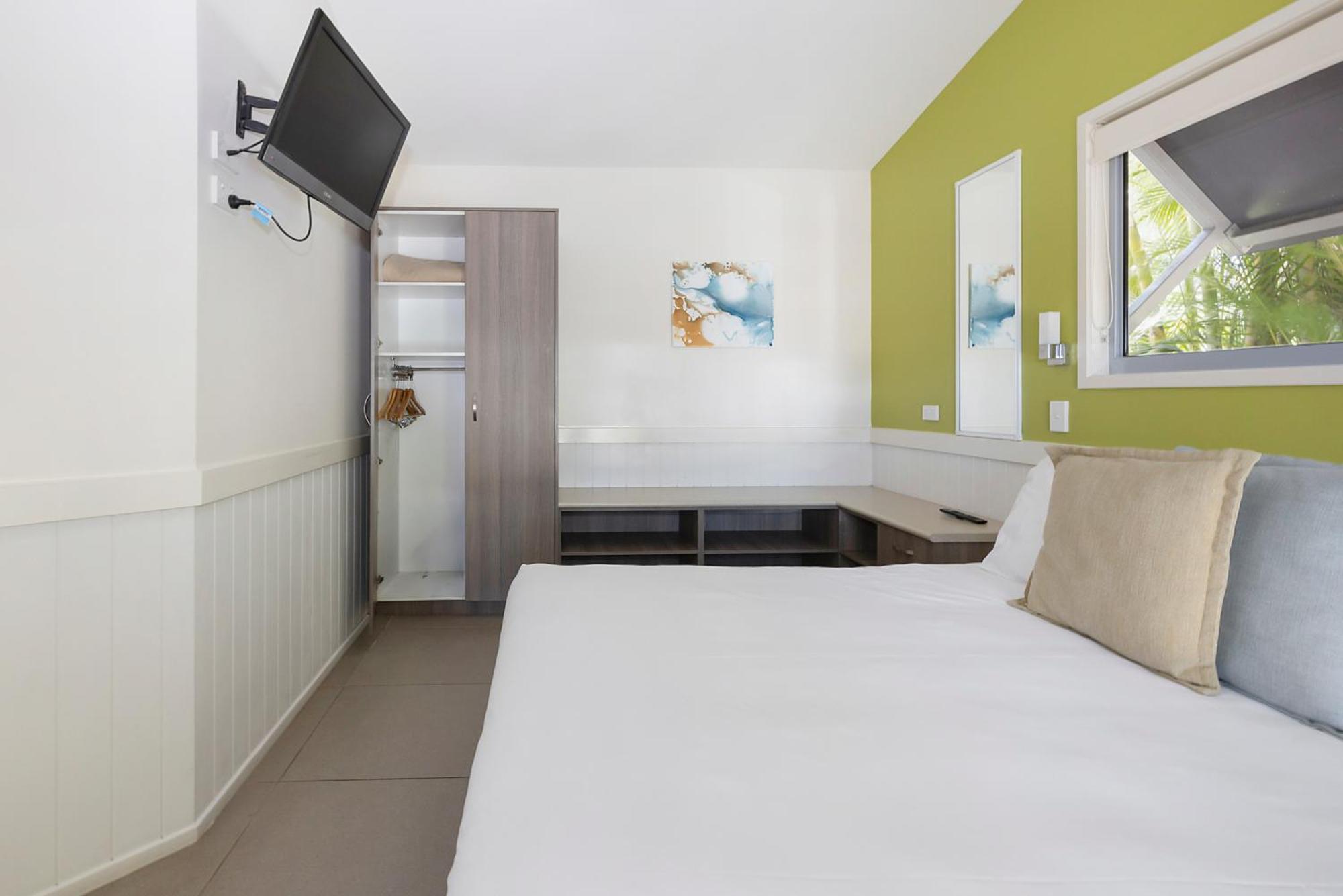 Deluxe Cabin - Sleeps 5 - Accessible
