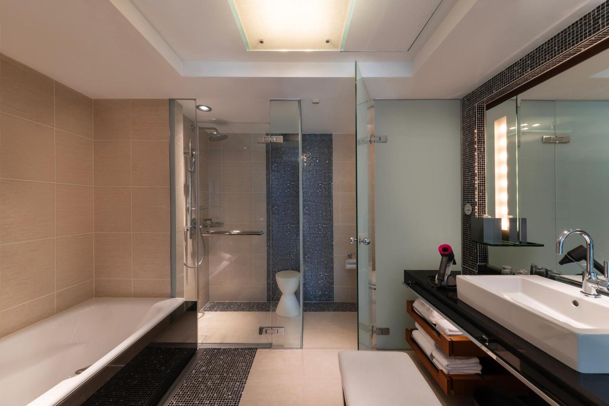 EXECUTIVE HOUSE ZEN Junior Suite Club Lounge Access Non-Smoking 67sqm