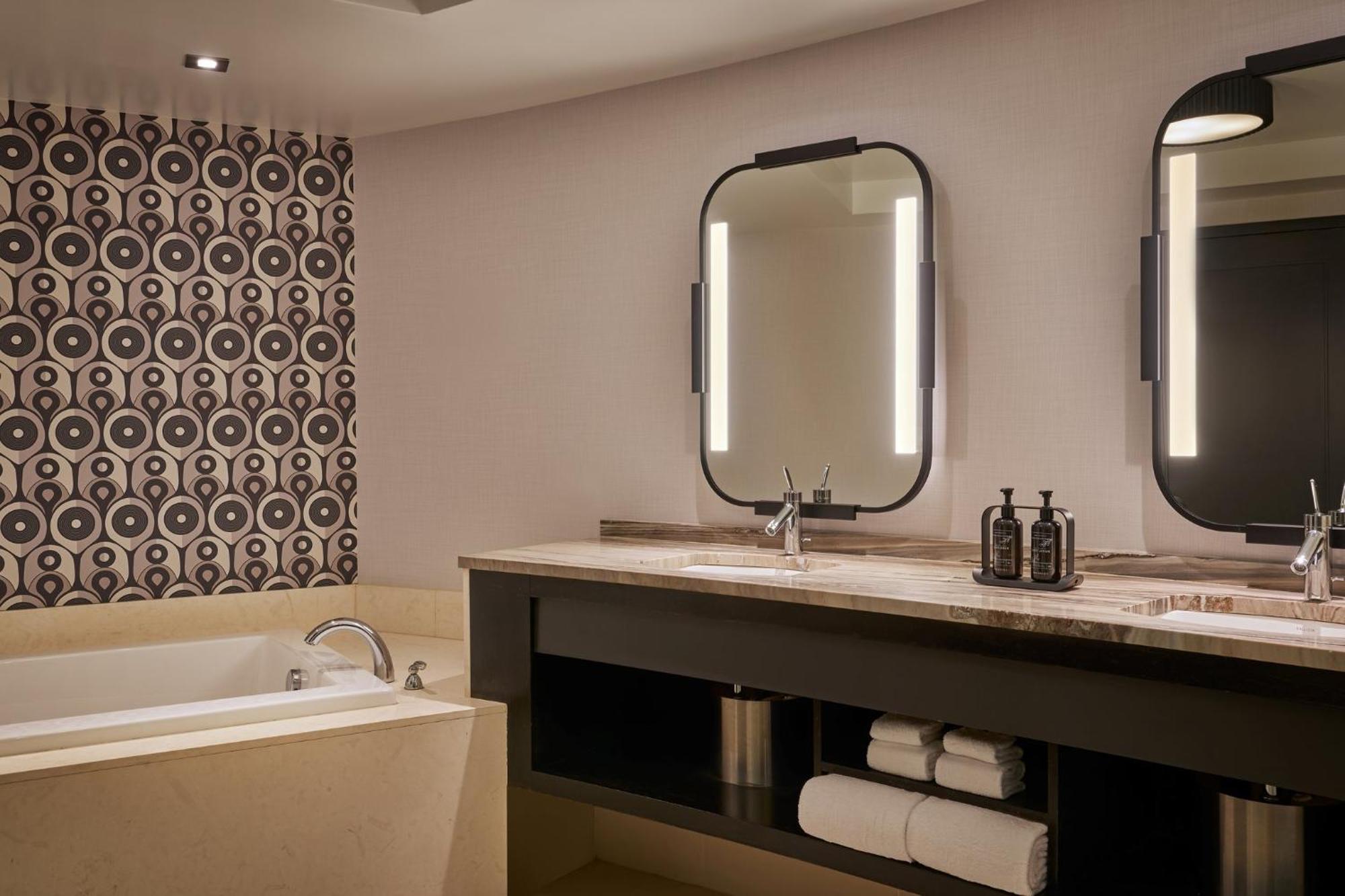 Luxury Corner Suite