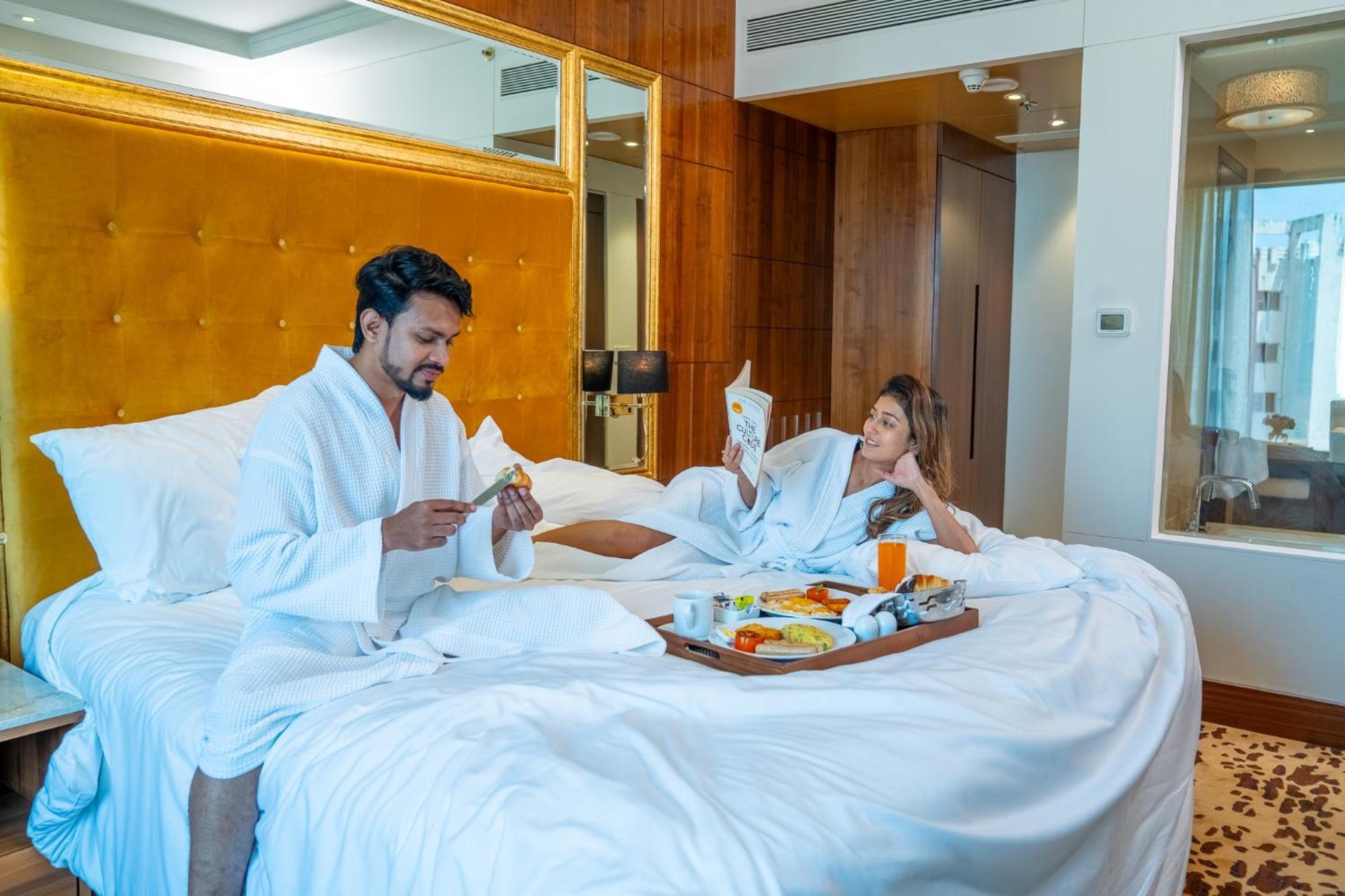 Deluxe Room with Two pints of beer per stay and 15% food and beverage,1743052424:JPEG