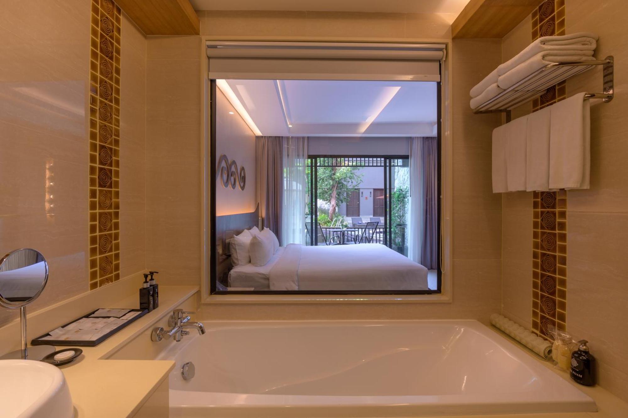 Deluxe Double or Twin Room Pool Access