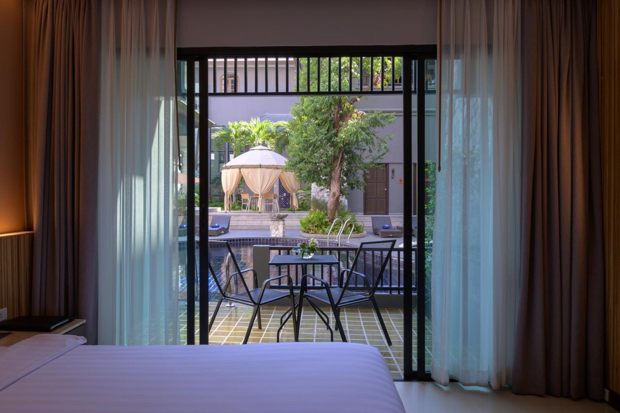Deluxe Double or Twin Room Pool Access